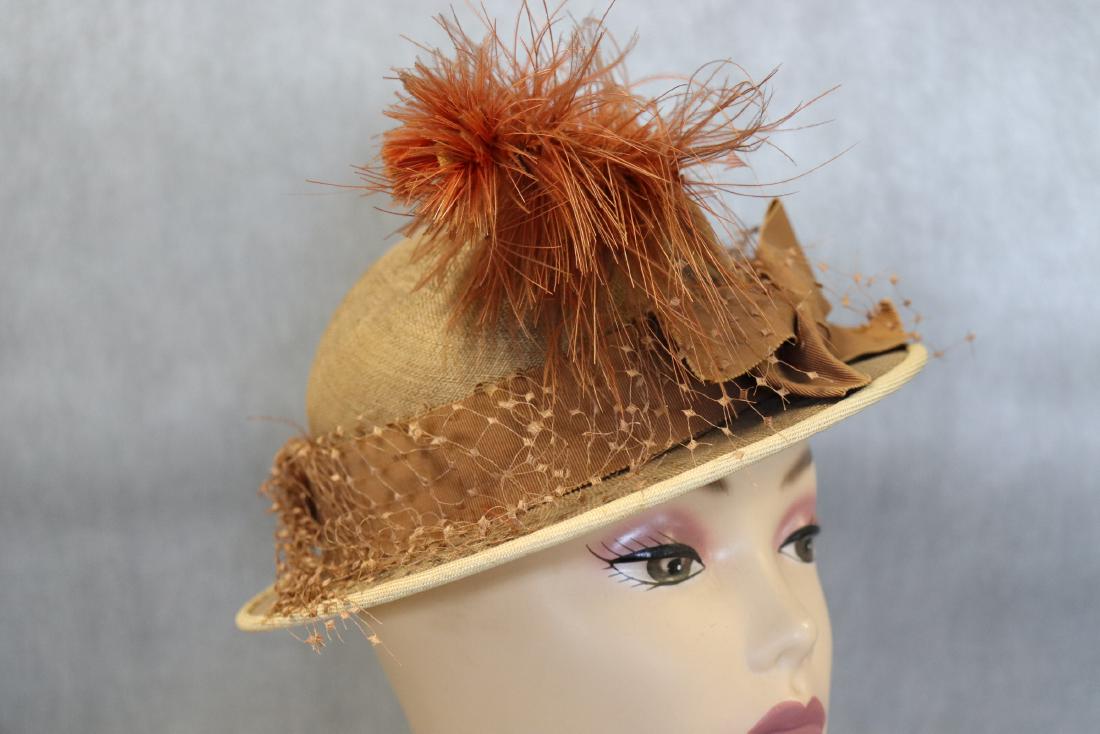 Vintage Mildred & Fanny Woven Hat w Feathers: Approx. 19 1/2" around inside. Netting detail is brittle and coming apart.