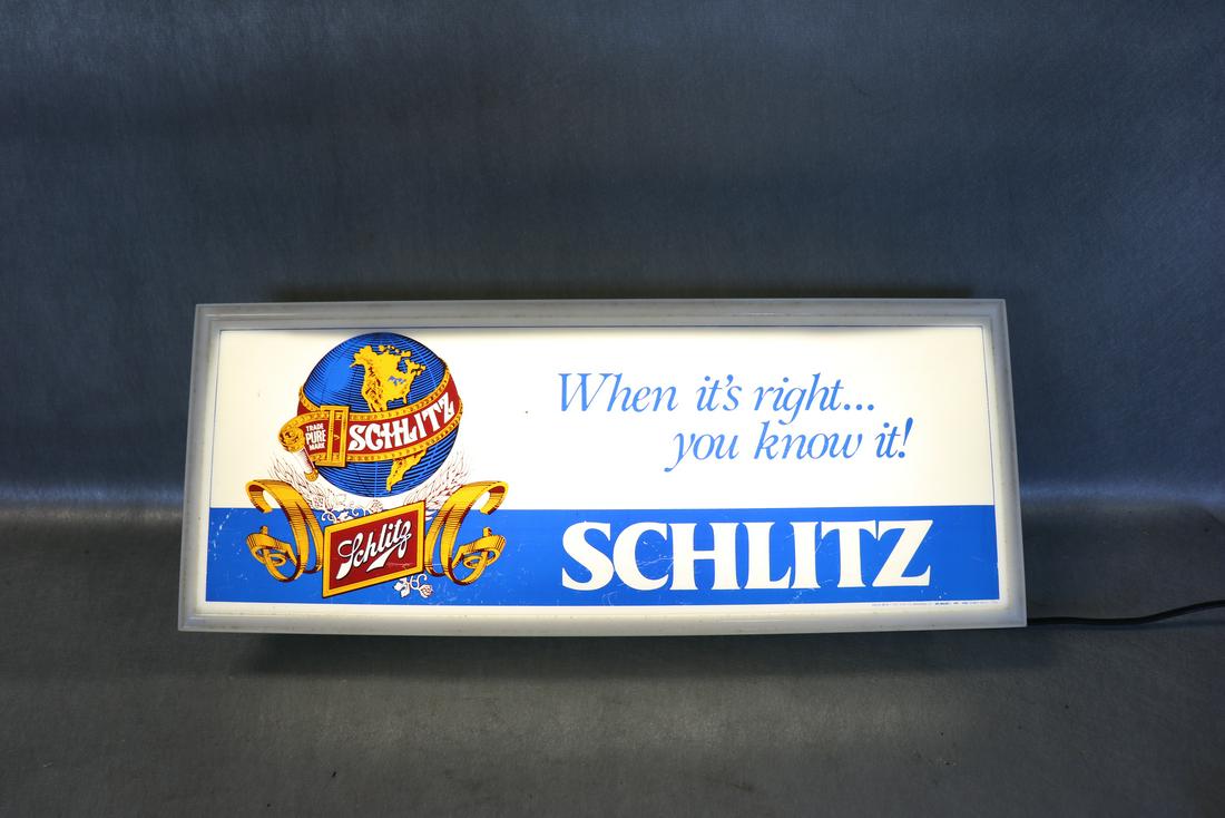 Vintage 1977 Schlitz Beer Bar Light (1 of 4)
