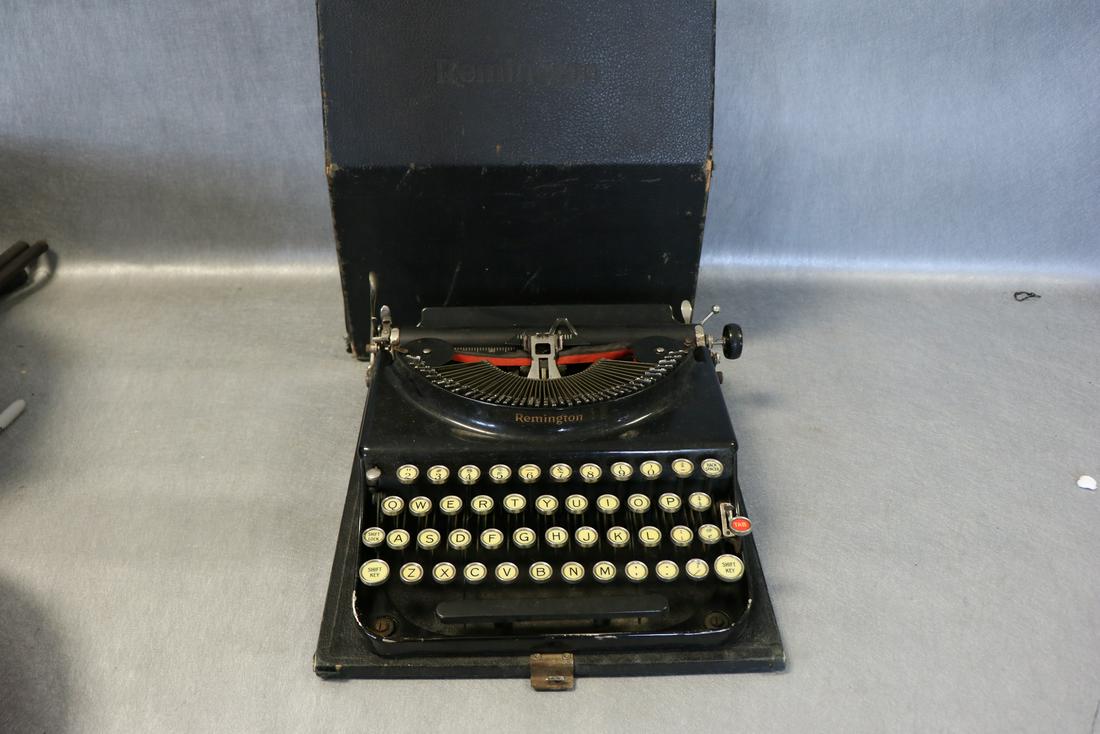 Antique 1920's Remington Portable Typewriter (1 of 3)