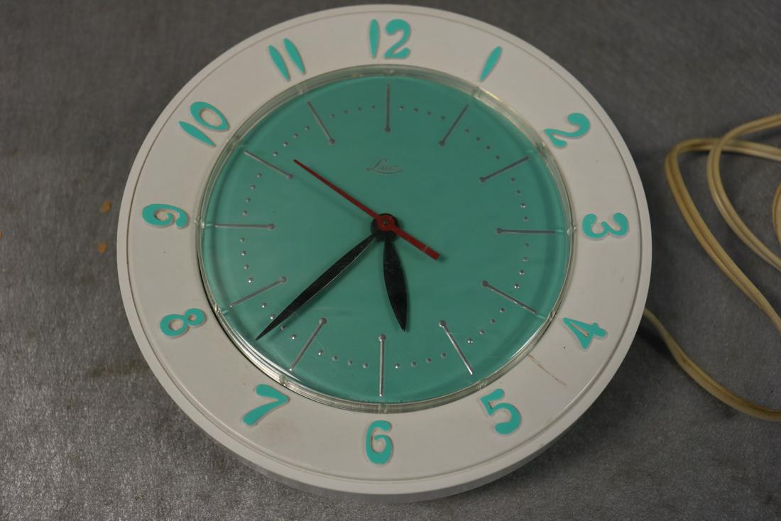 Vintage Mid-Century Lux Time Division Clock (1 of 2)