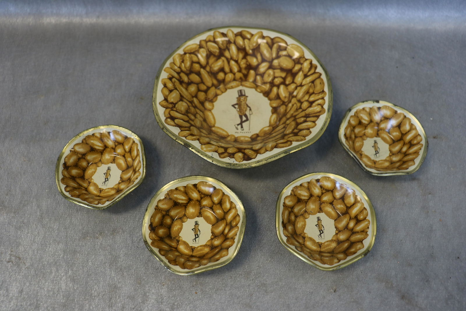 Vintage Mr. Peanuts Bowl, Cups (1 of 3)