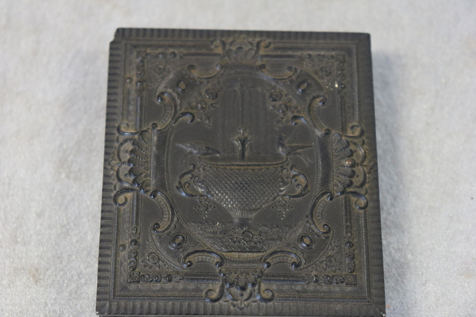 Antique Ornate Gutta Percha  Frame Case w Photo (1 of 4)