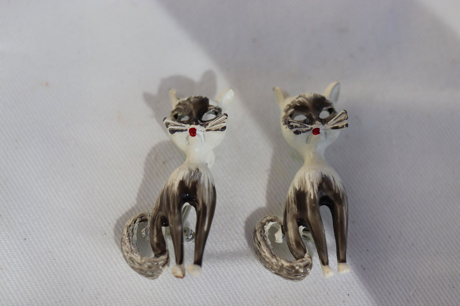 Pair of Vintage Enamel Painted Cat Brooches (1 of 3)