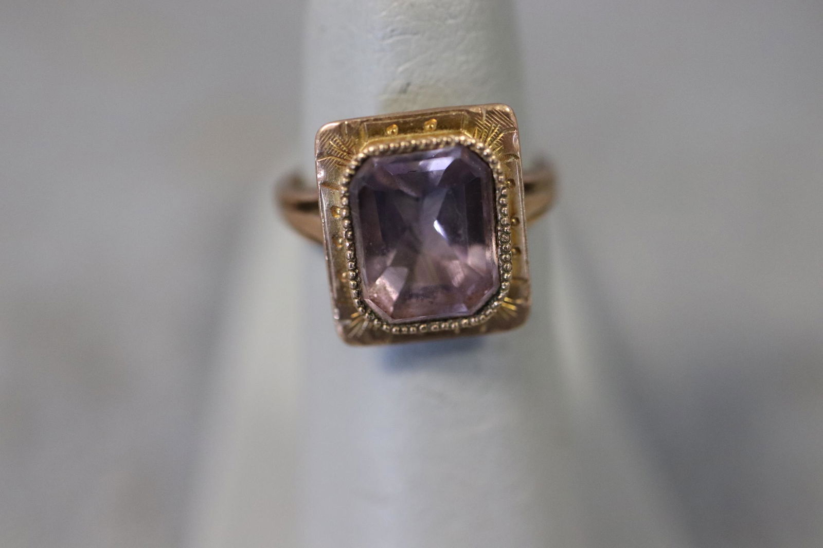 Vintage 10K Ring w Purple Stone (1 of 6)