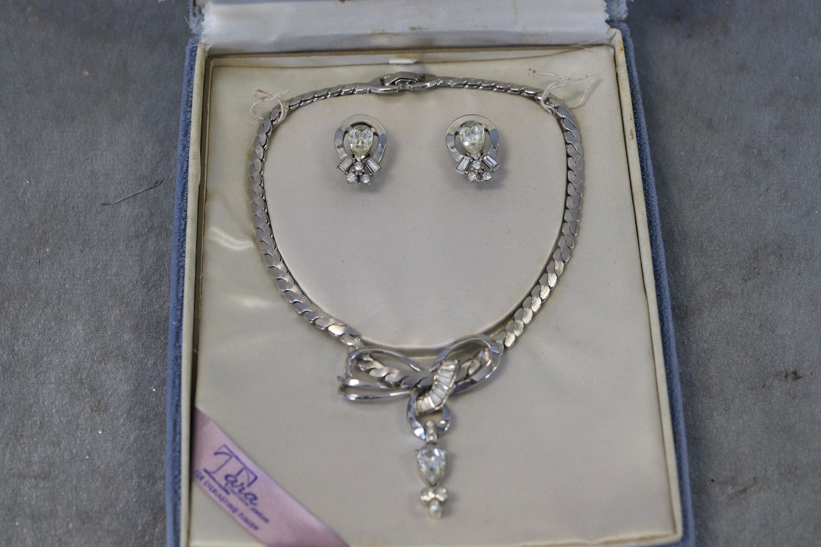 Tara Silver tone and Rhinestone Necklace, Earrings (1 of 6)