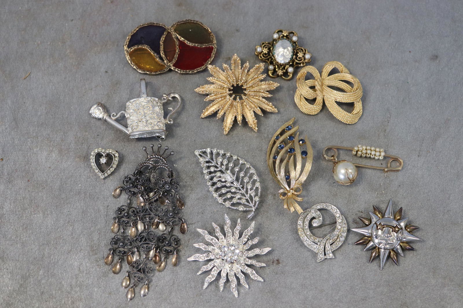 Lot of 13 Vintage Brooch Pins (1 of 16)