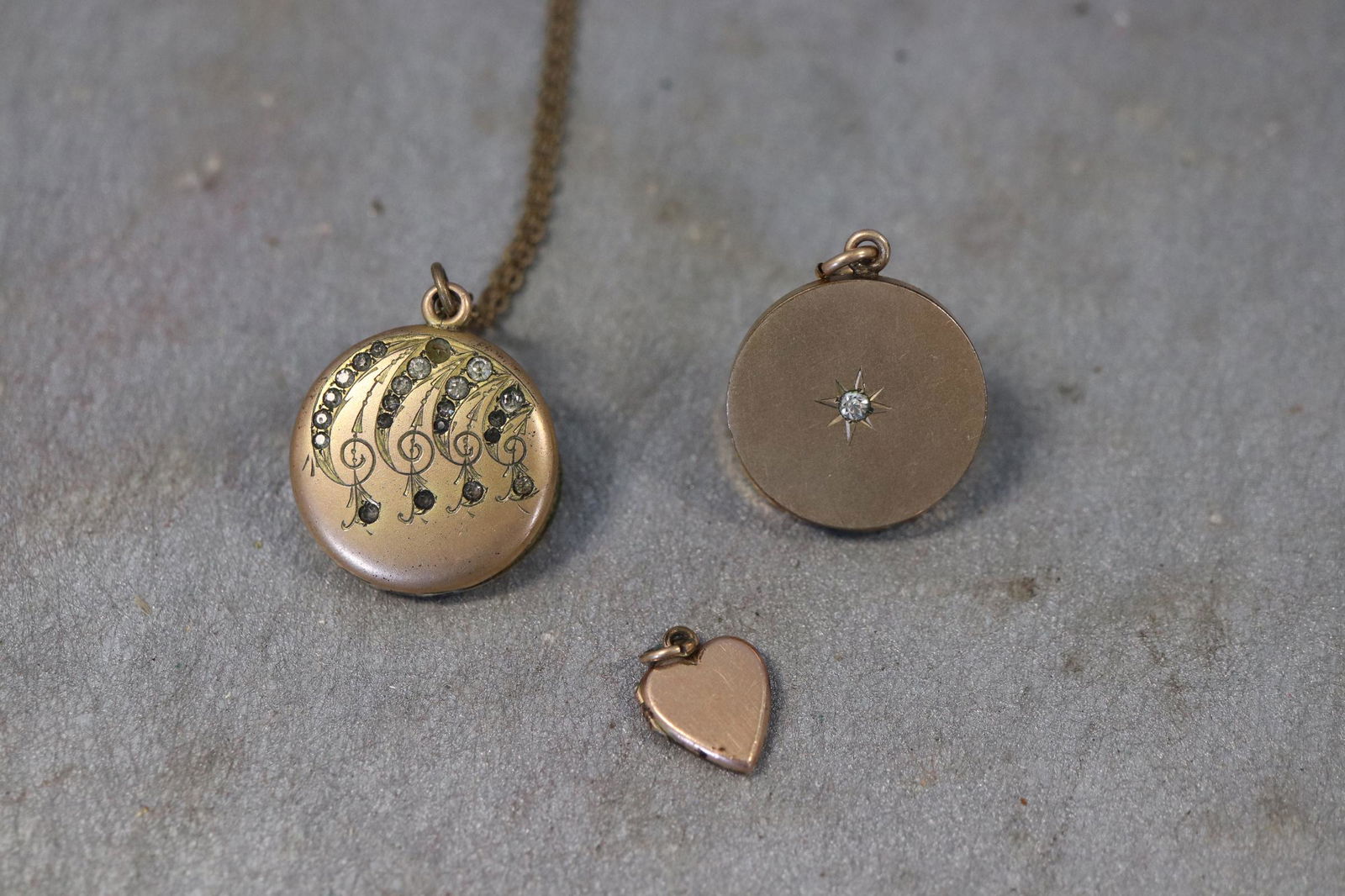 Lot of 3 Vintage Gold tone Necklace Lockets (1 of 9)