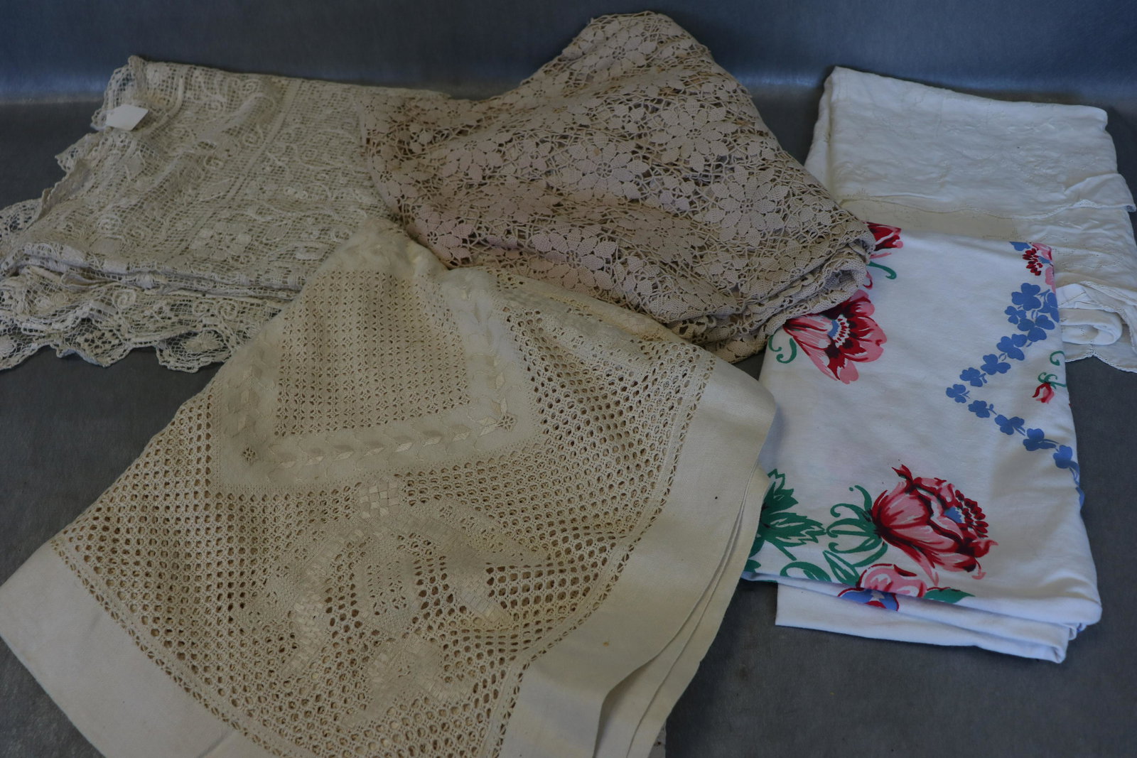 Lot of Vintage Table Cloths: 50's printed, crotchet, linen, and needle lace, some stains, see photo's