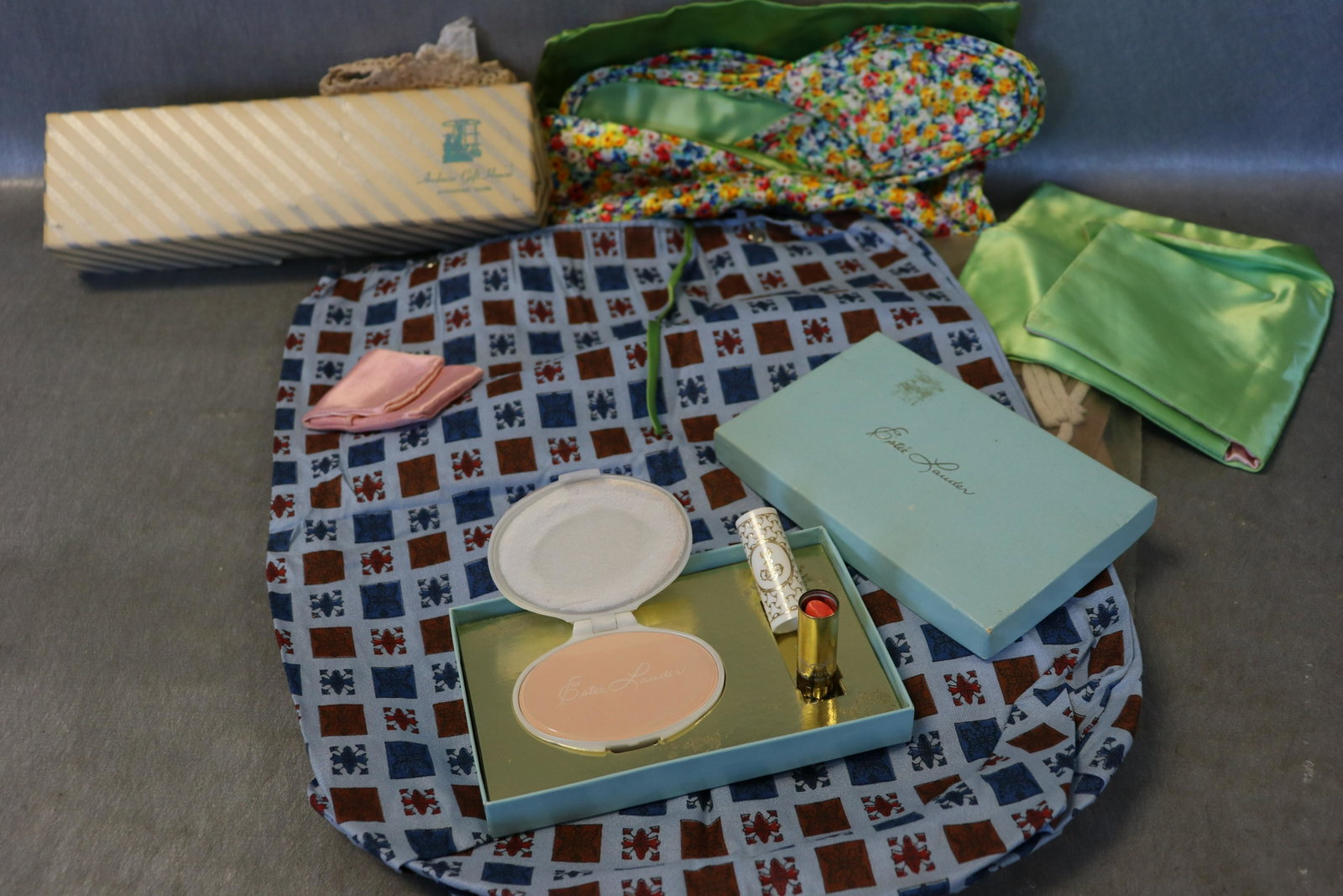 Lot Vintage Old Store Stock Slippers, Compact Set,: Estee Lauder compact & lip stick set, original box. Pink quilted Kewar bag with comb & brush set. Ann Seton Floral satin bag with slippers (large). Brown suede slippers, size 6 from Hong Kong. Green s
