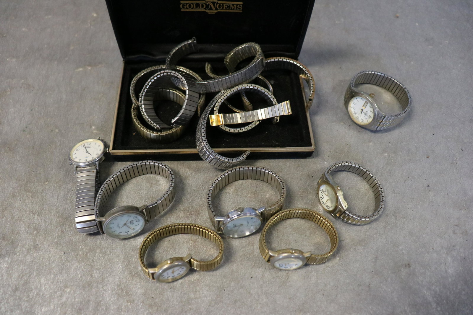 Large Lot Vintage Watches & Bands: Includes Carriage, Acqua, Waltham, Timex