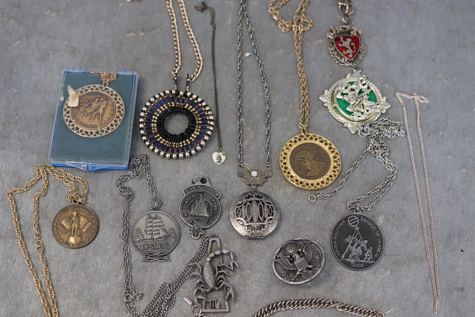 Lot Vintage Jewelry, Necklaces, Pendant: Incudes scrimshaw heart, pewter pendant and charm, patriotic memorabilia, Scottish Clan MacKenzie pendant.