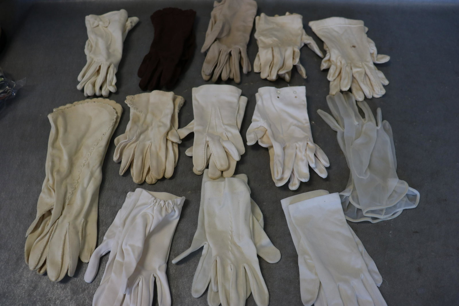 Lot Of 13 Vintage Ladies, Girl's Gloves: Light soil, see photos. Various makers and sizes.