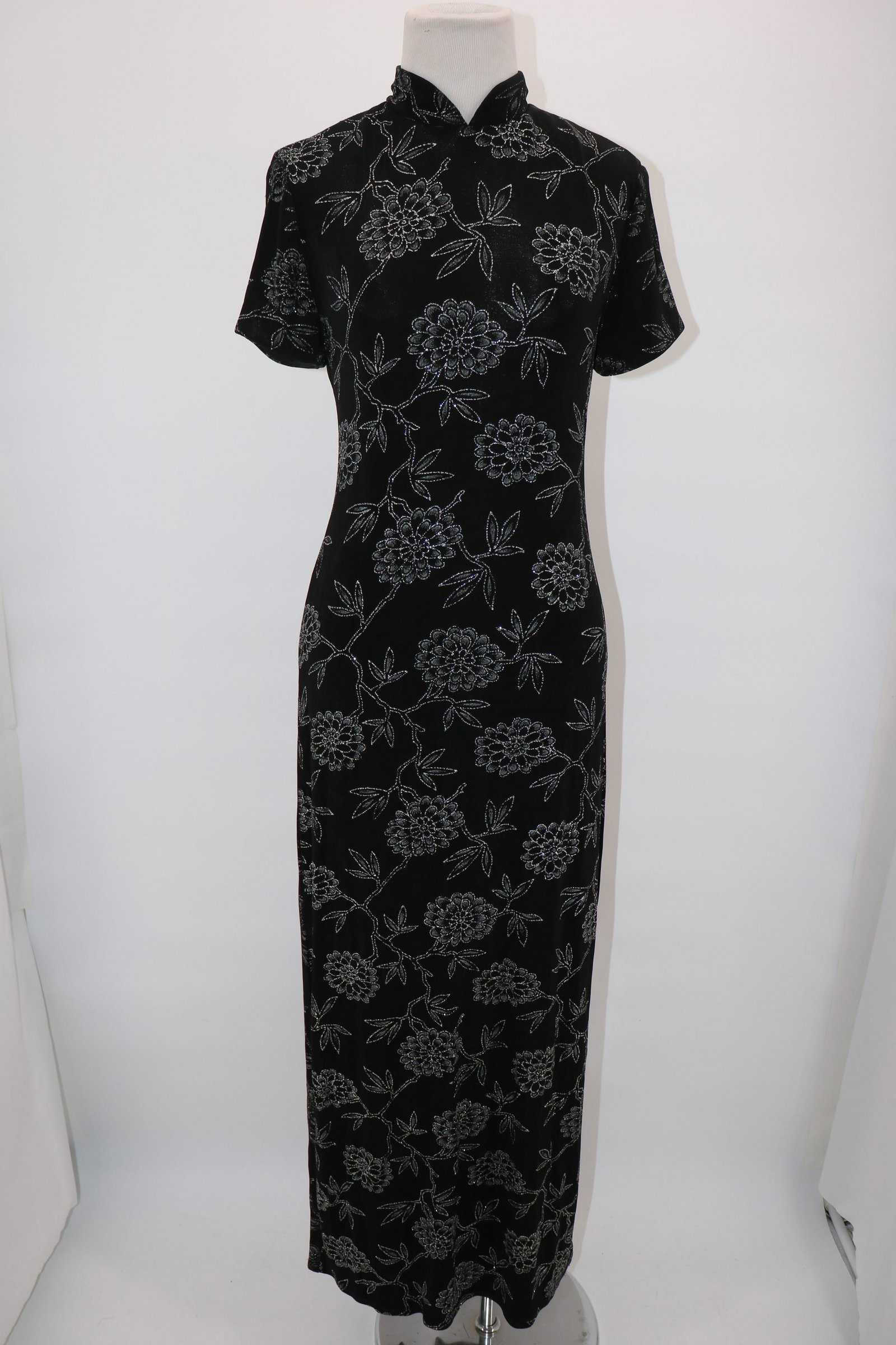 1990's Jessica Howard Maxi Dress: hand painted metallic flowers, mandarin collar, short sleeves, full length, back lower slit comes up to about the knee, size 6, poly spandex blend
