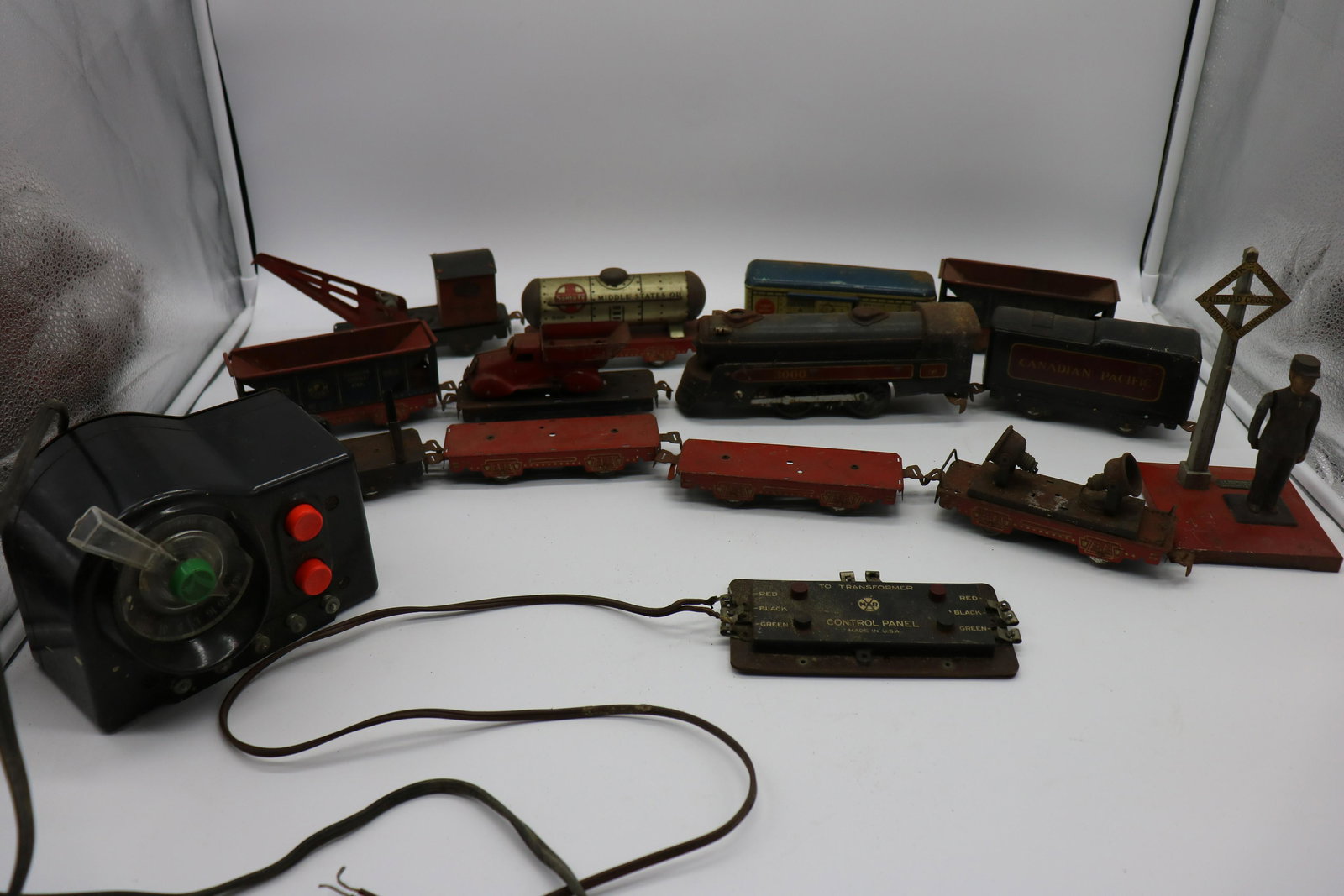 Antique Tin Train Set, The Lionel Corporation & Marx (1 of 13)