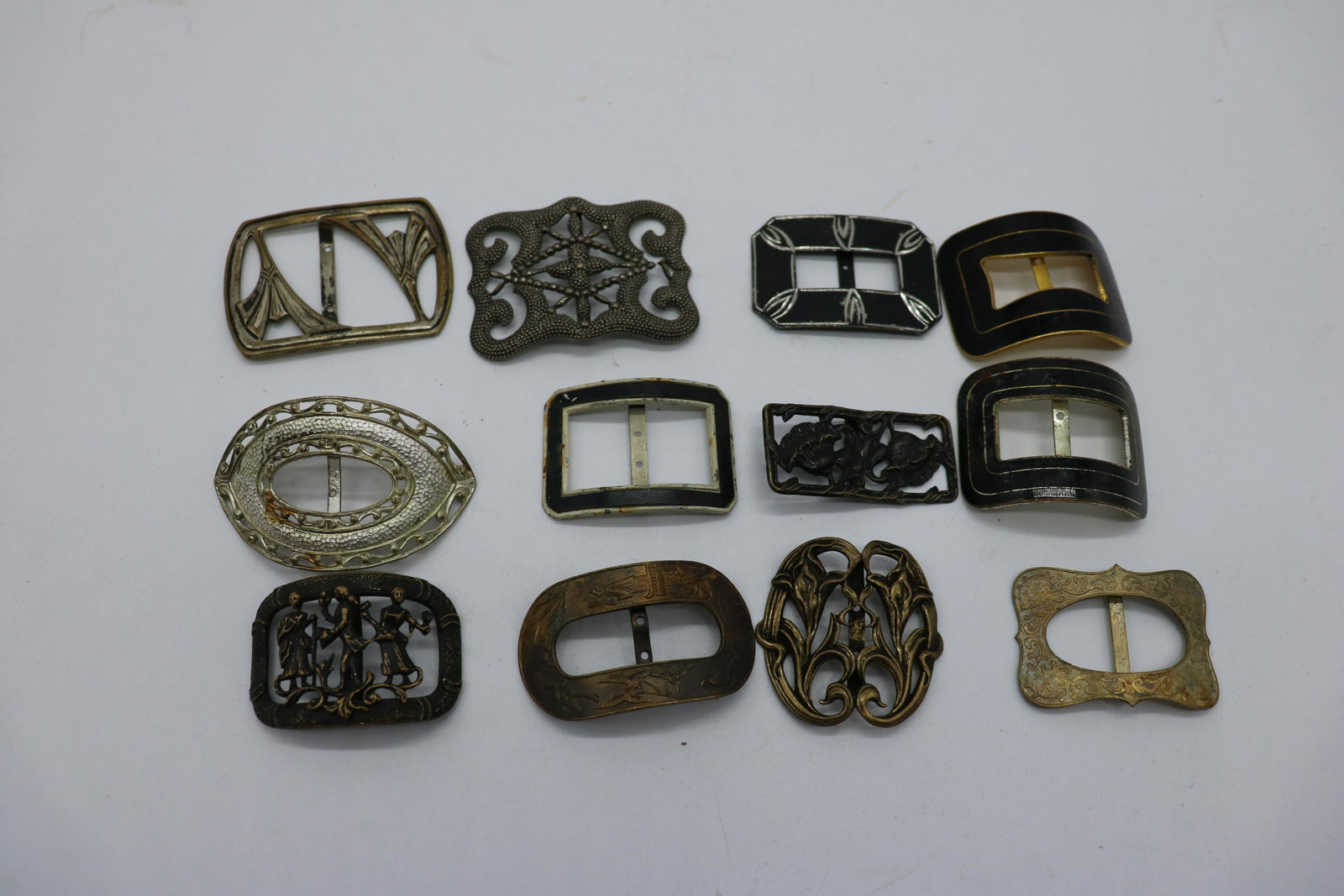 Lot Antique Belt Buckles, Art Deco & Older: Great variety different sizes and design, see photo.