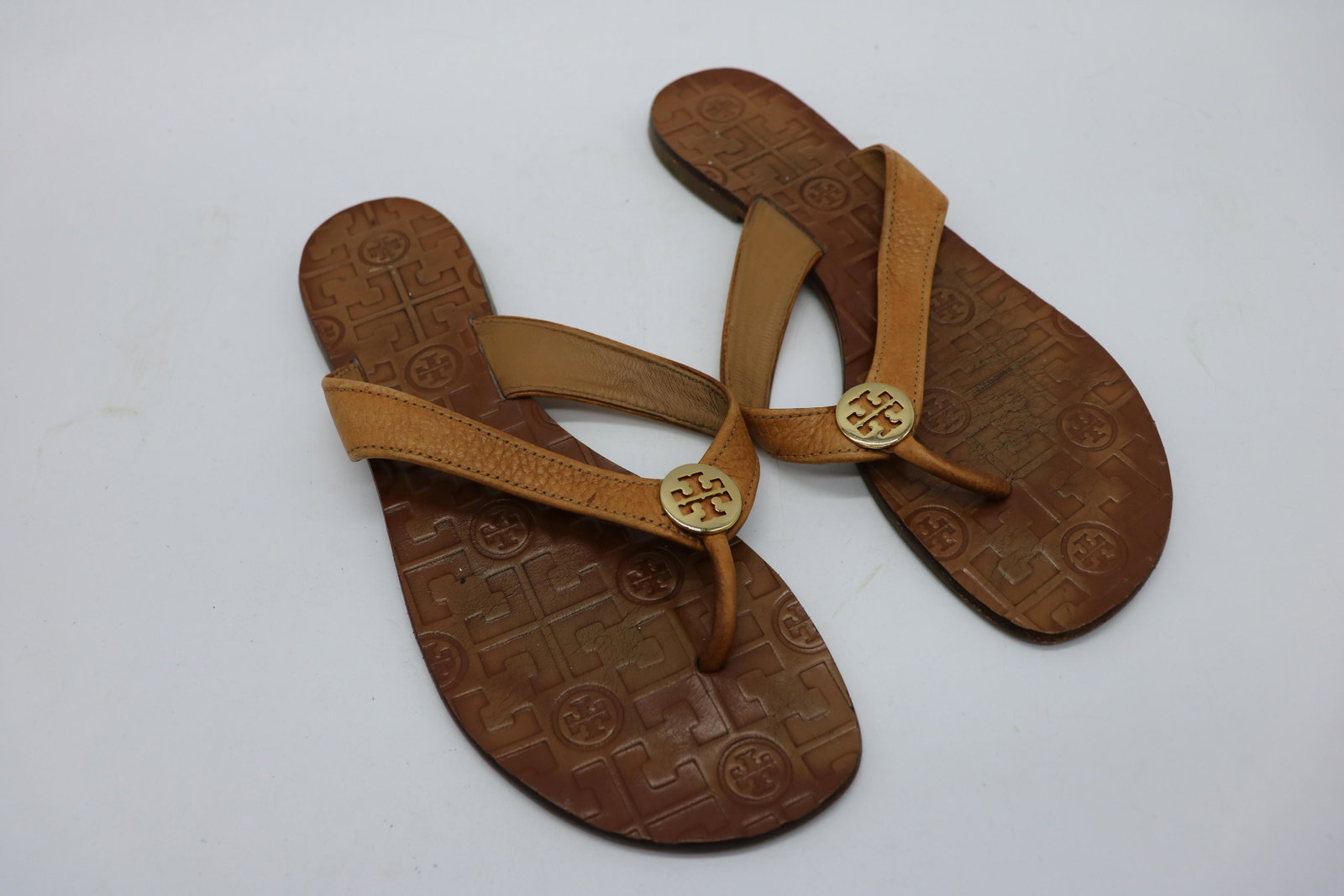 Tory Burch Leather Sandals: Approx. size 8, measures 10" long. Shallow cracking and soil in sole.