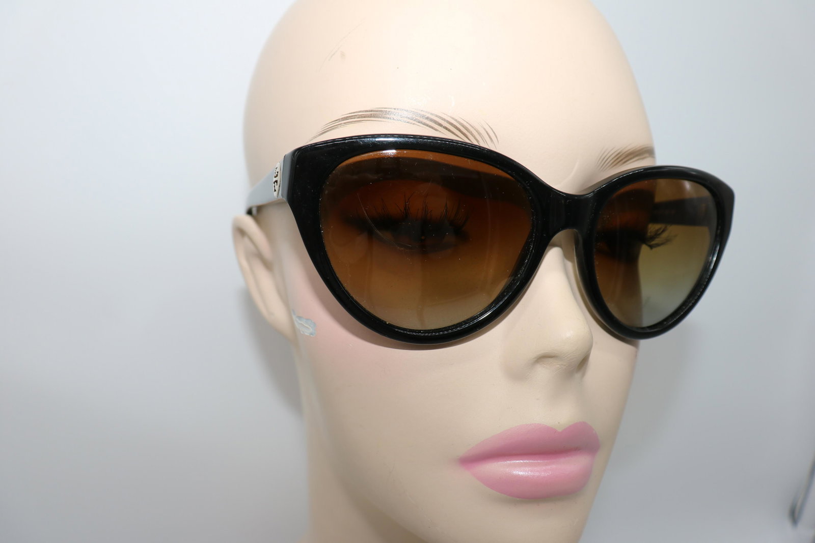 Tory Burch Sunglasses: Polarized, one small smudge on lens.