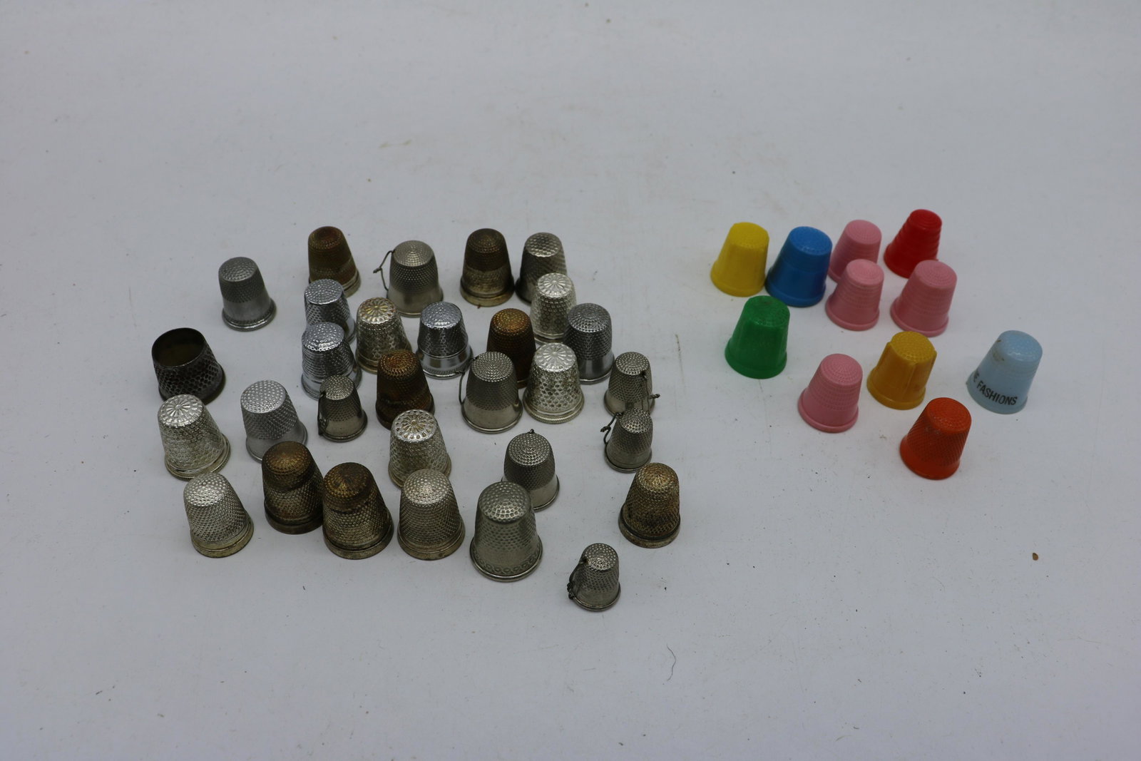 Lot Of 40 Vintage Thimbles: Mostly silver tone thimbles, some plastic.