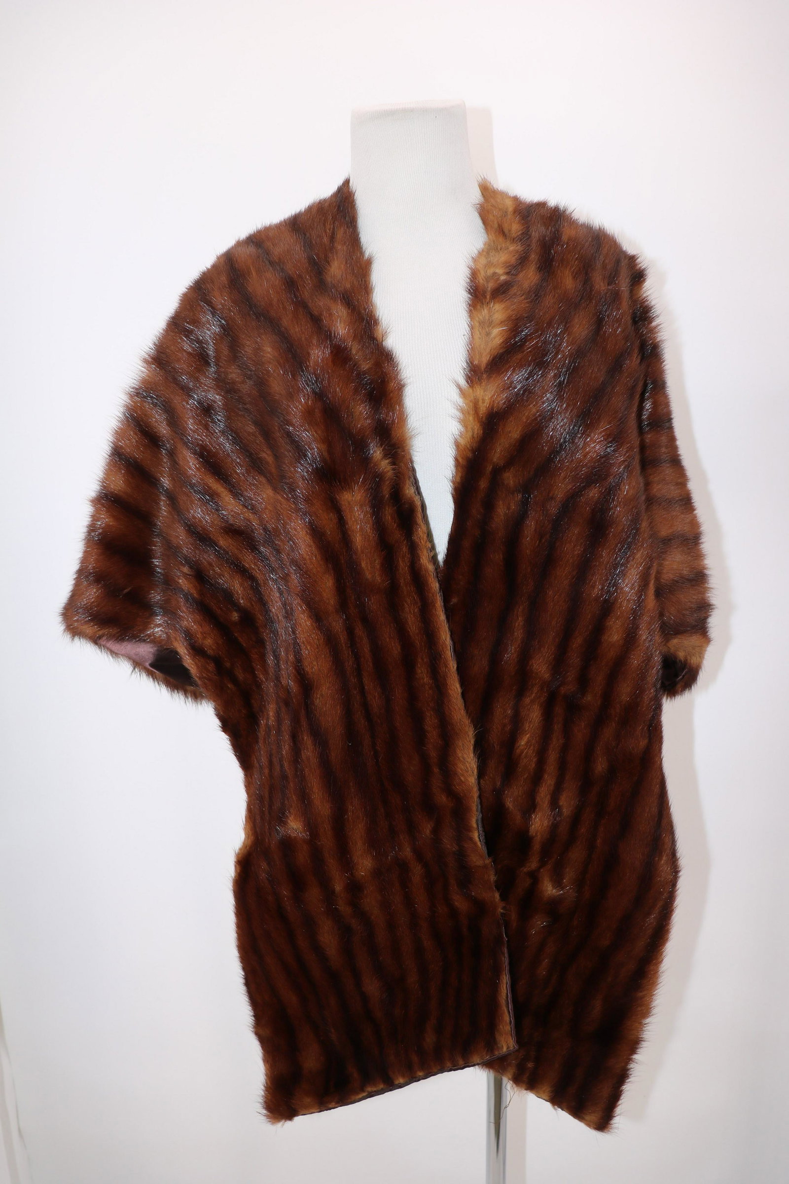 Vintage 1950's Mink Stole by H. Magidson: Fully lined, Approx. 24" long in back, 33" long in front. Approx. 16" across shoulders.