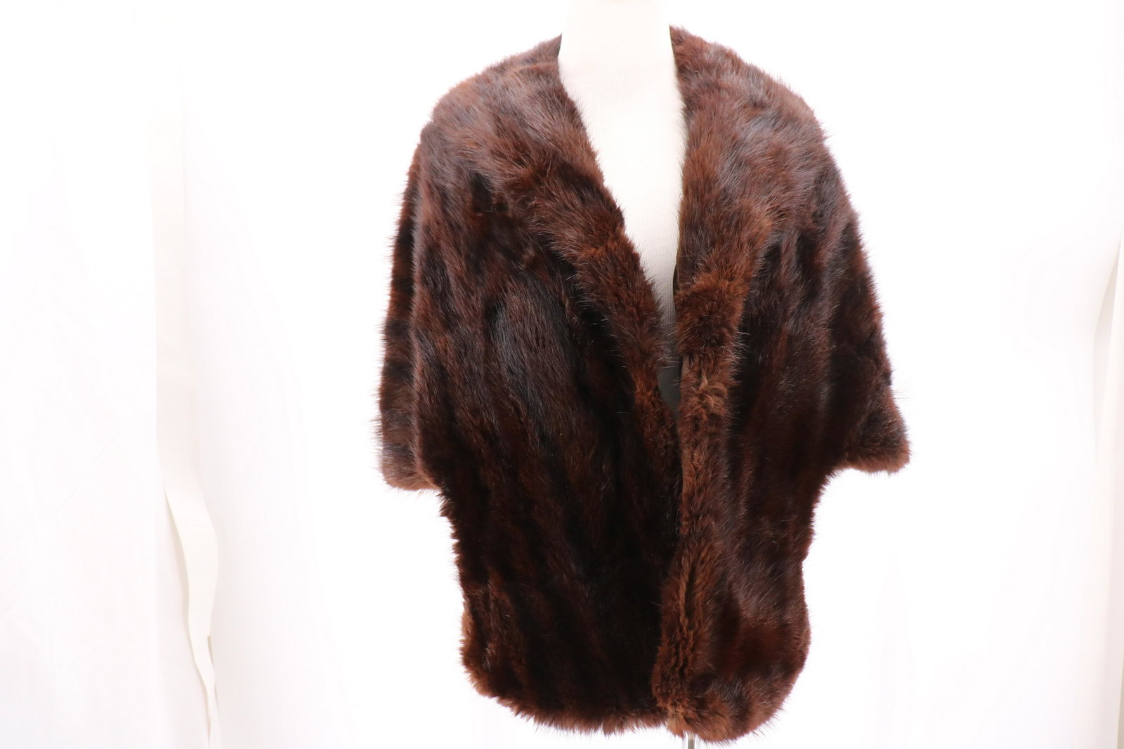Ogan's Furs 1950's Mink Stole: Two slash pockets, hook & eye in front, 16" across shoulders, , 25 long in front, 19 long in back. Needs 6" seam repair to lining.