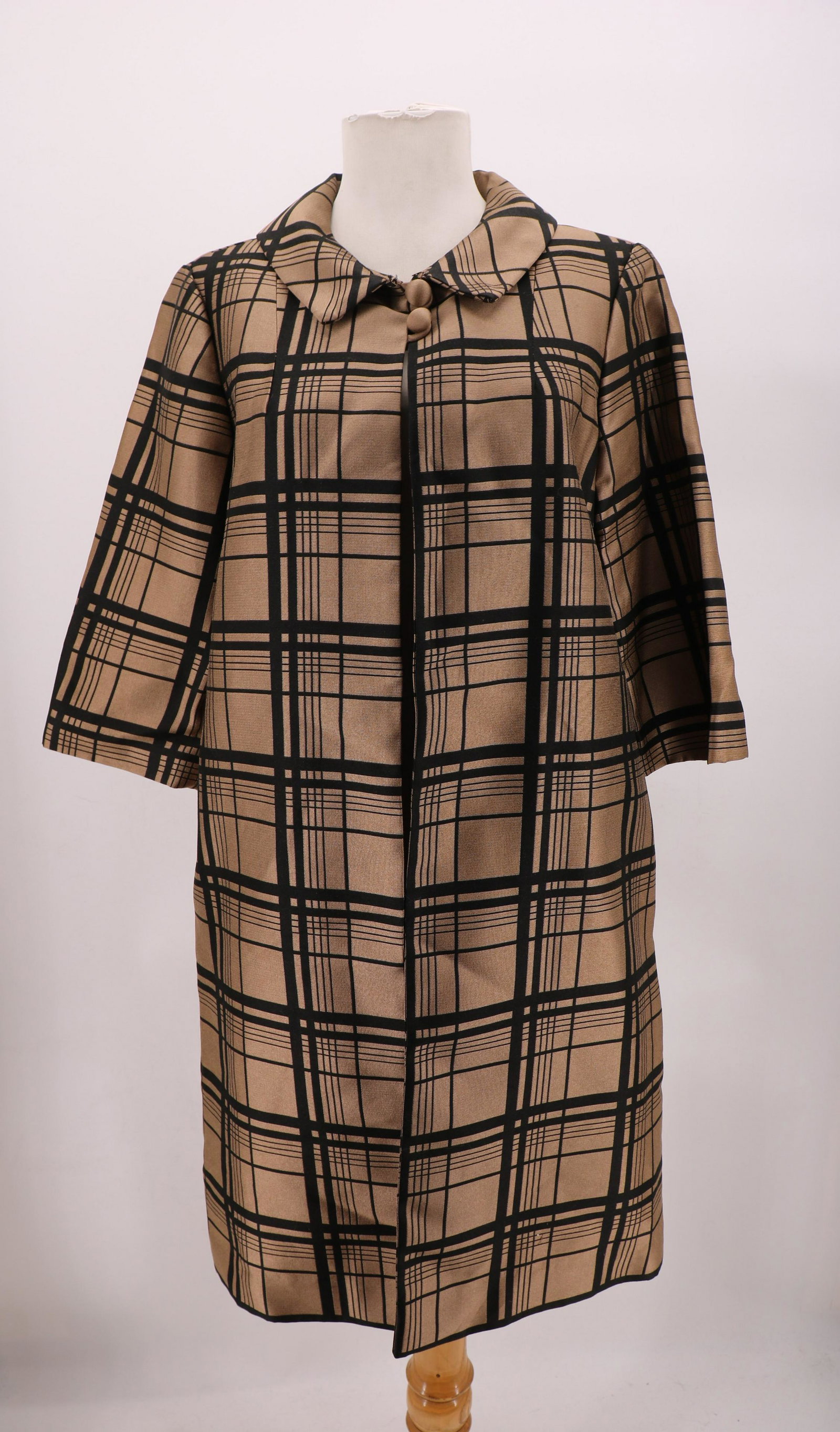 1960's Ann Barron Plaid Jacket: 3/4 sleeve, unique back collar design, 2 round covered buttons upper front, fully lined, side slash pockets, approx. 36 bust.
