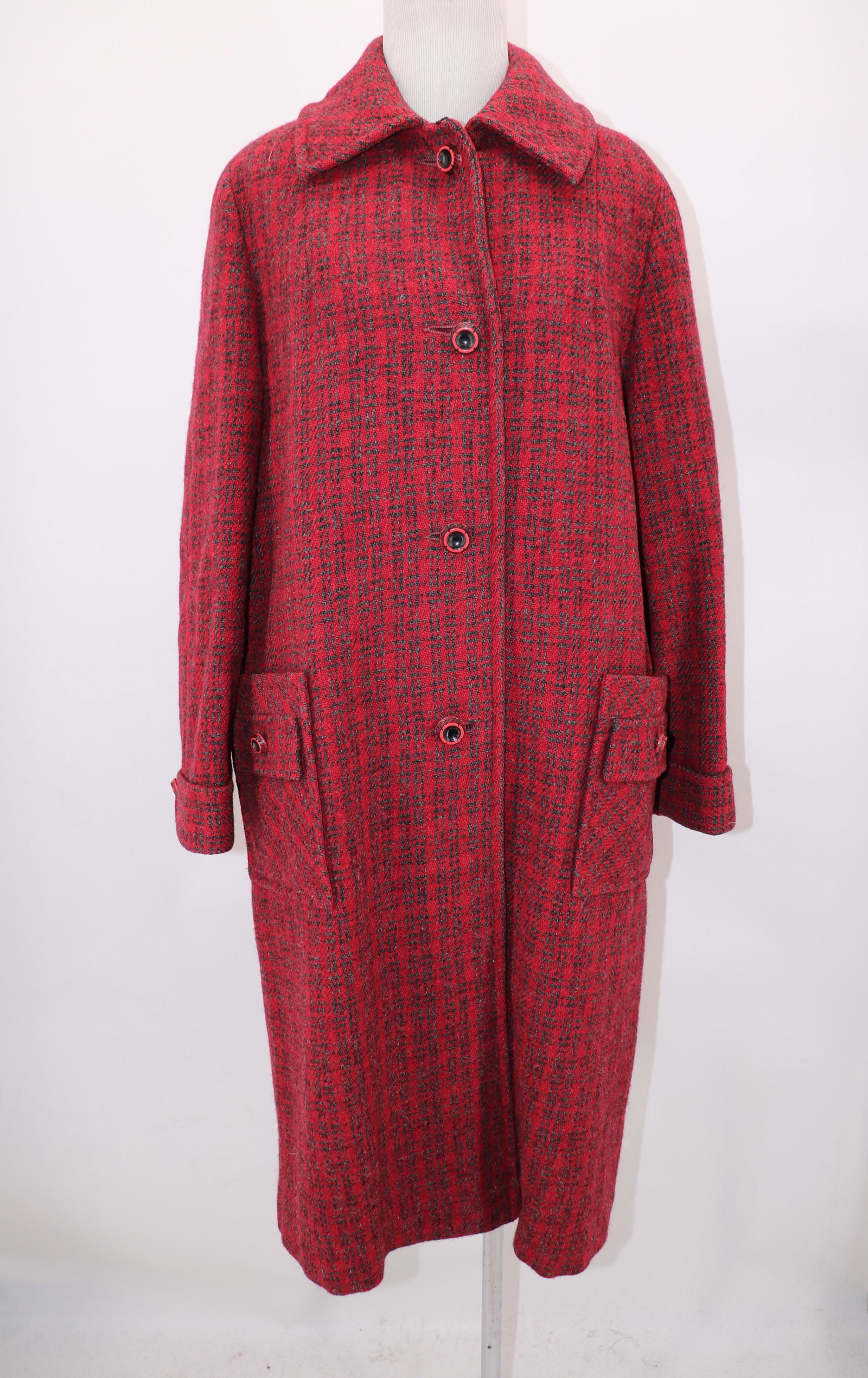 Vintage Harris Tweed Scottish Wool Coat: Fully lined, decorative front buttons, 2 pockets (one needs seam repair to the lining), made in Scotland, a few small holes in the lining. Approx. 40 bust.