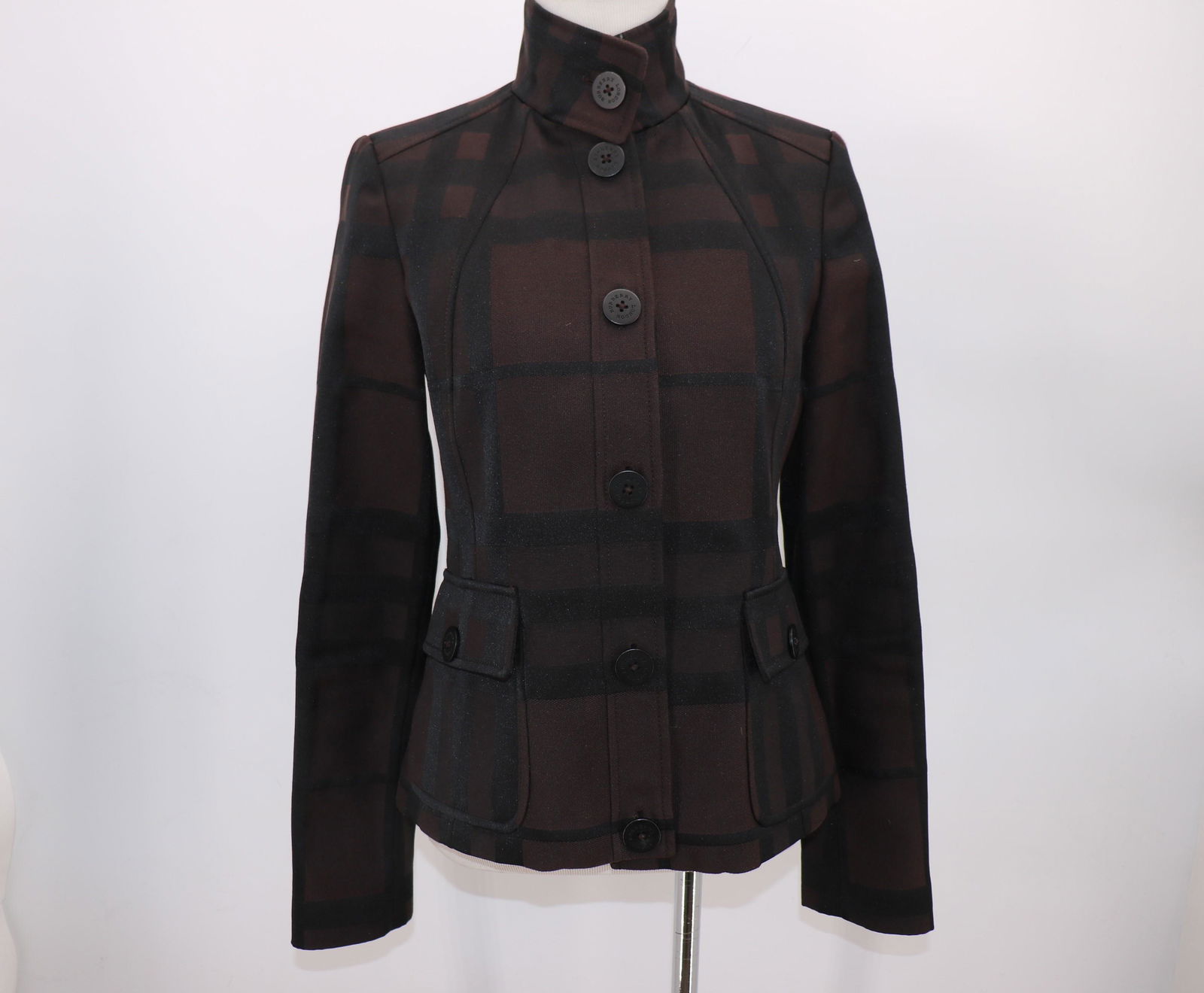 Burberry Of London Jacket , Italy: Metal buttons in front, fully lined, Size 6, cotton/poly blend, no sign of wear. Made in Italy