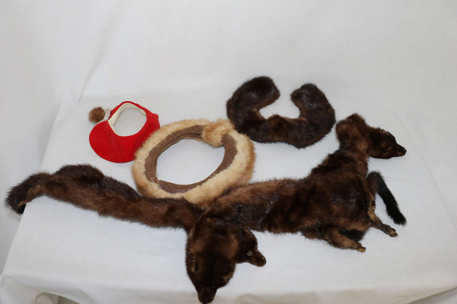 Lot of Vintage Mink Collars, & Hat: full body mink collar, red velvet collar with tiny mink head, small mink collar, and hat