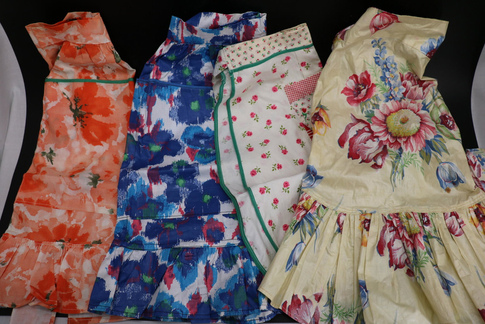 Lot of 4 Vintage Aprons: printed cotton and oil cloth, nice lot