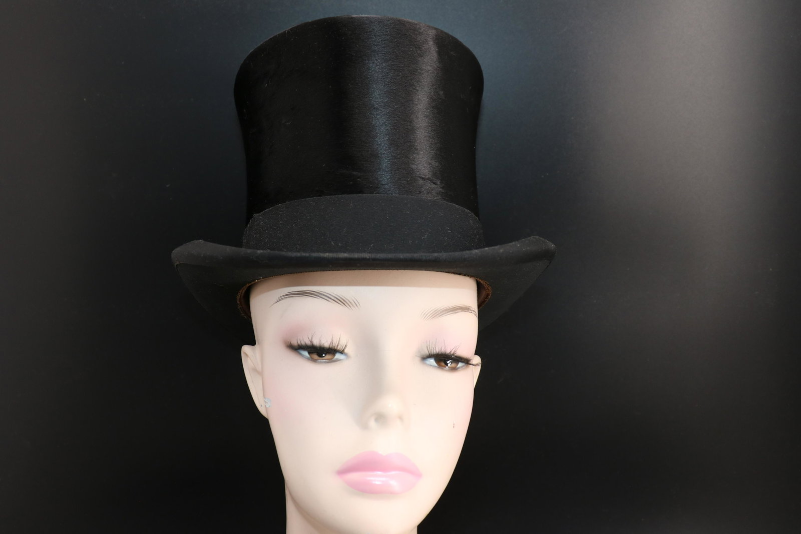 Antique Beaver Skin Knox Top Hat: great condition, felt band, silk lining, approx. 21 inch around inside measurement