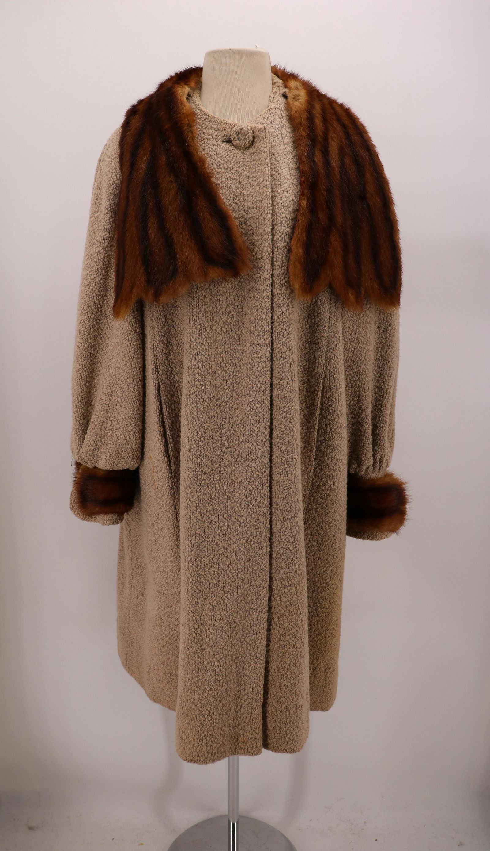 1940's Hudson's Wool & Mink Swing Coat: mink shawl collar with scalloped edges, long puff sleeves gathered at mink cuff, front side slit pockets, one fabric covered button at neck, fully lined in great condition