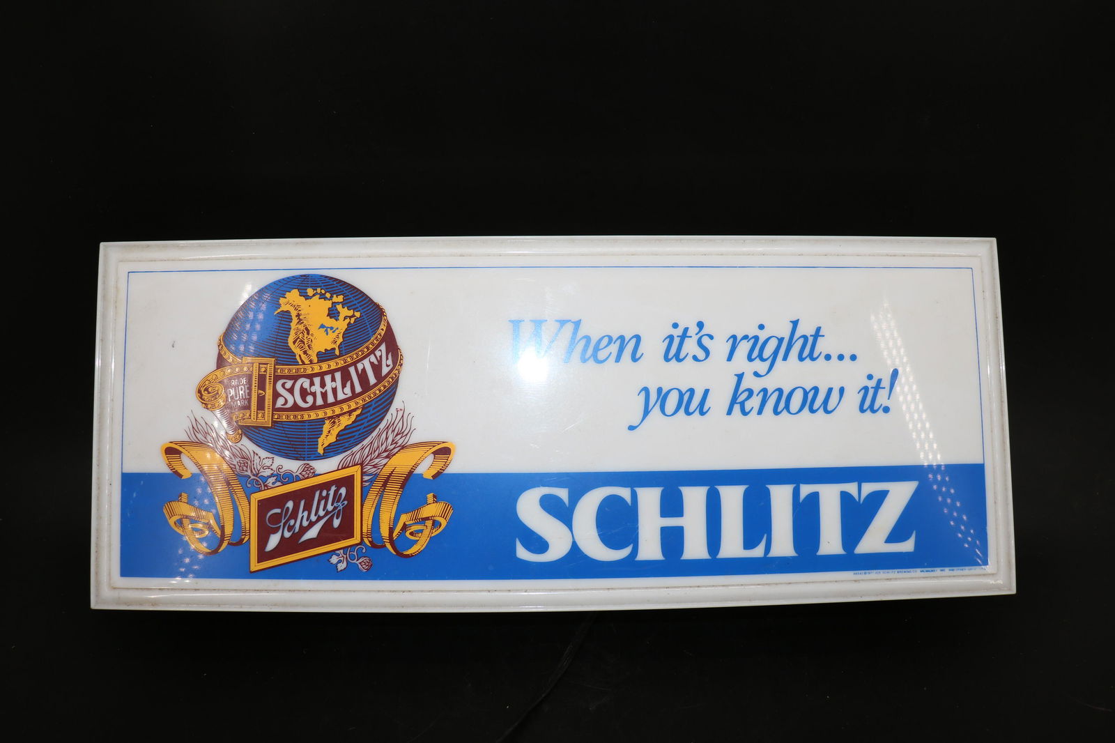 Vintage 1977 Schlitz Beer Advertising Light (1 of 6)