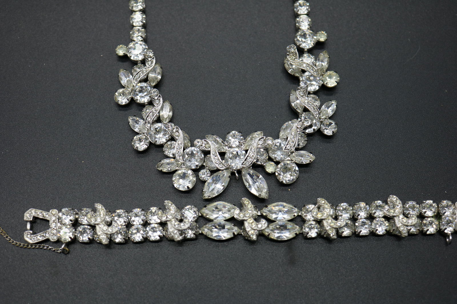 Vintage Weiss Rhinestone Necklace & Bracelet Set (1 of 9)