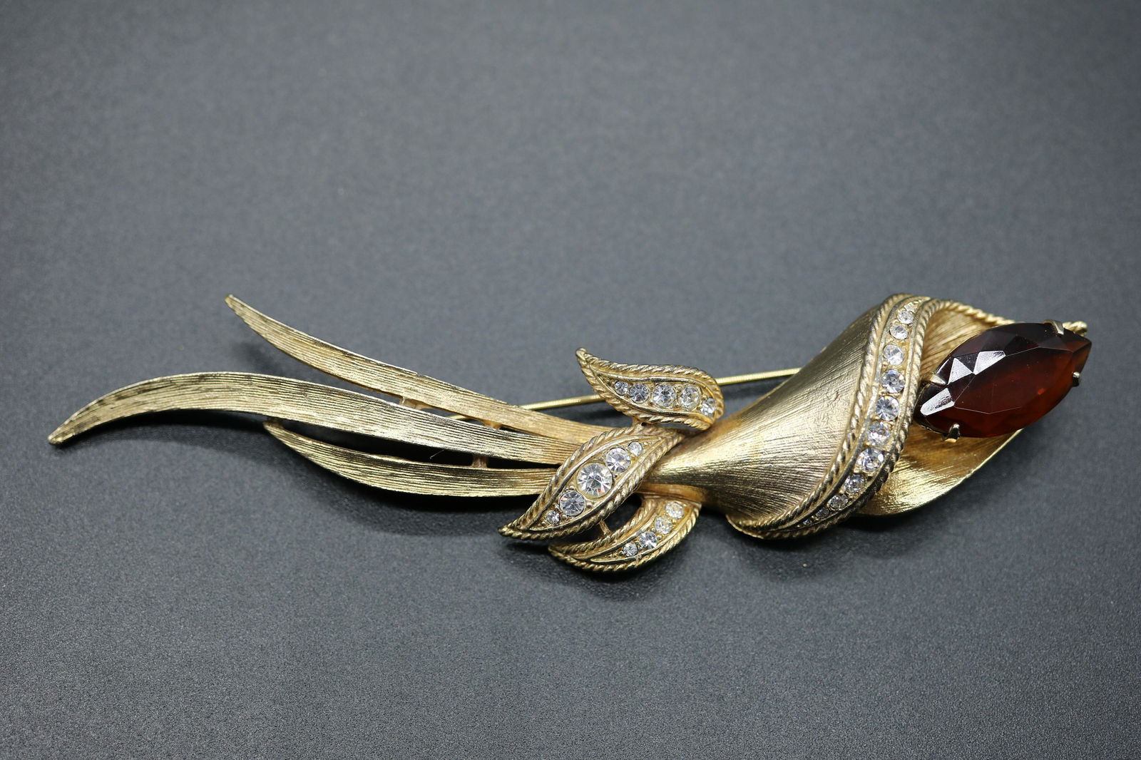 Vintage Sarah Coventry Single Stem Lilly Brooch (1 of 5)