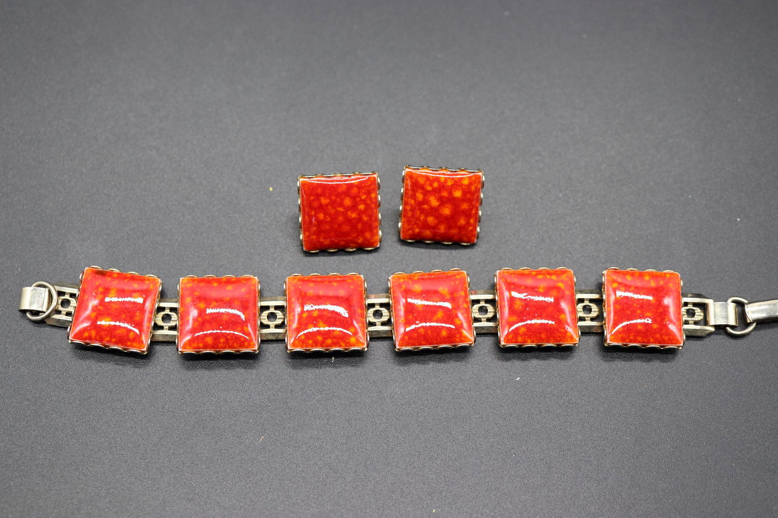 Vintage Orange Stone Bracelet & Earring Set: square orange speckled stones, bracelet approx. 7 inches, clip on earrings