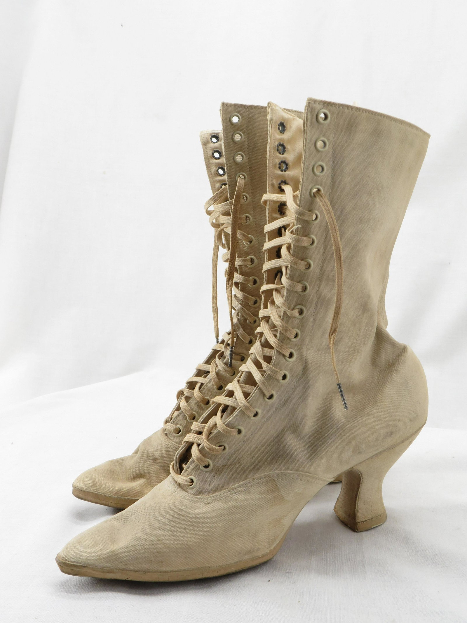 Vintage Victorian White Canvas Lace Up Boots: nice worn, by Lesiure made in USA, see photo's for water marks, approx. size 6