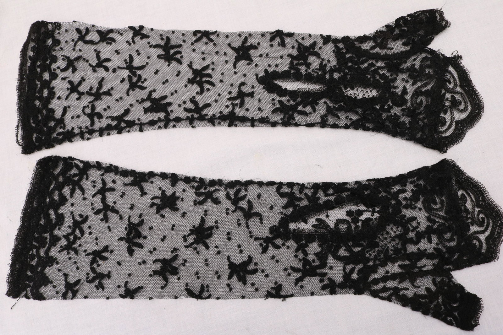 Antique Black Lace Gloves - Exquisite!: Antique Black Lace Gloves - Exquisite! Measure approximately 16" long- fingerless.