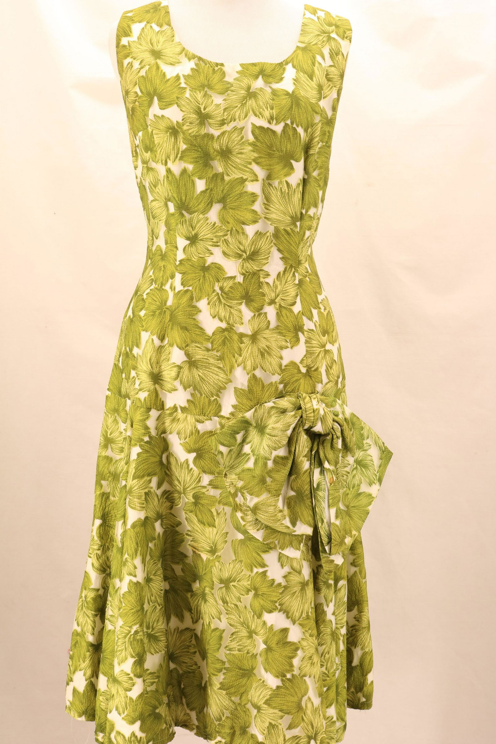 Vintage 1960's Green Leaf Patterned Dress (1 of 10)
