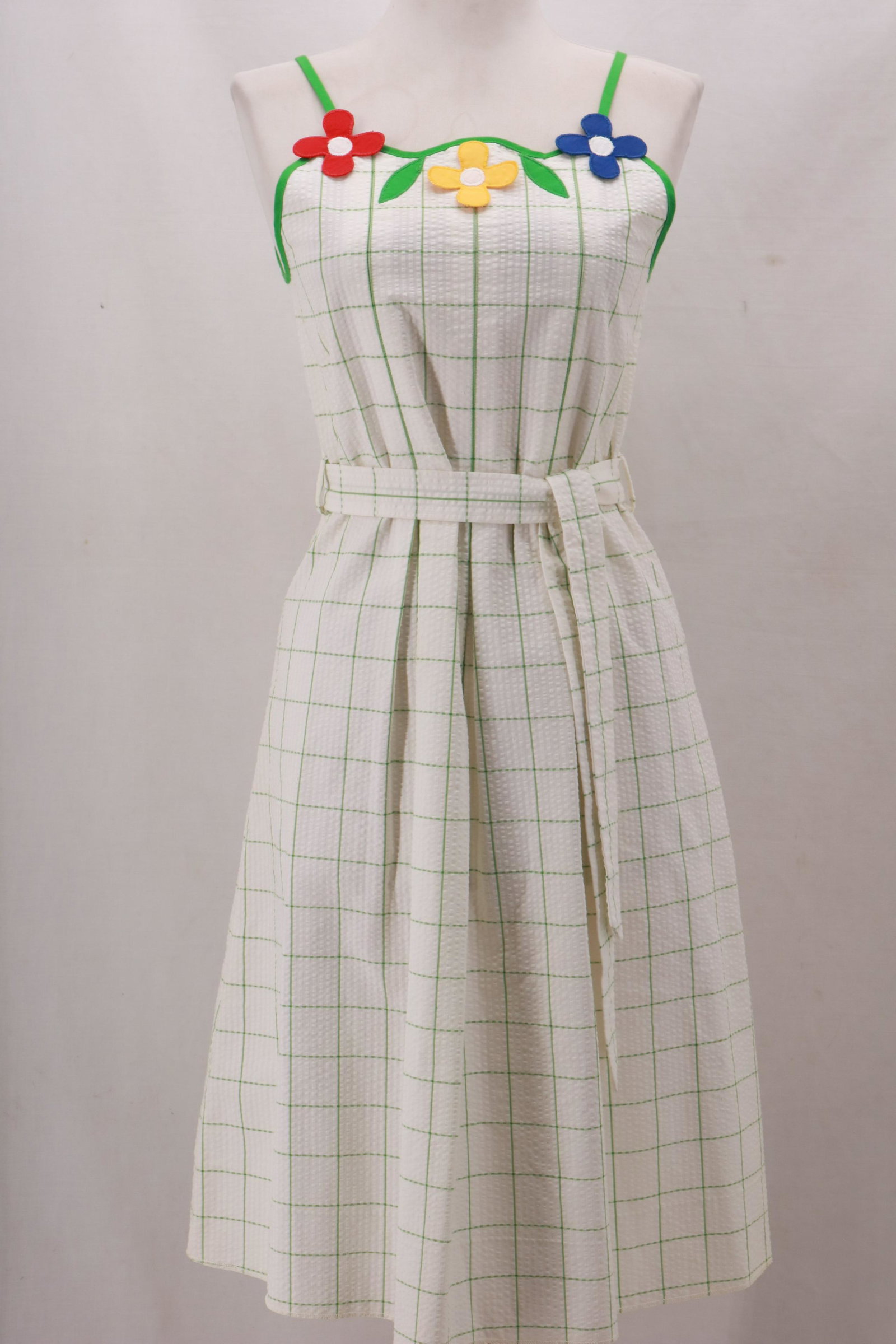 Vintage 1970's FLORENCE EISEMAN White Seersucker: Vintage 1970's FLORENCE EISEMAN White Seersucker Strappy Sun Dress with green accent "plaid" patter, applied flowers at the front bodice and matching belt. Box pleats at the waist give the skirt fulln