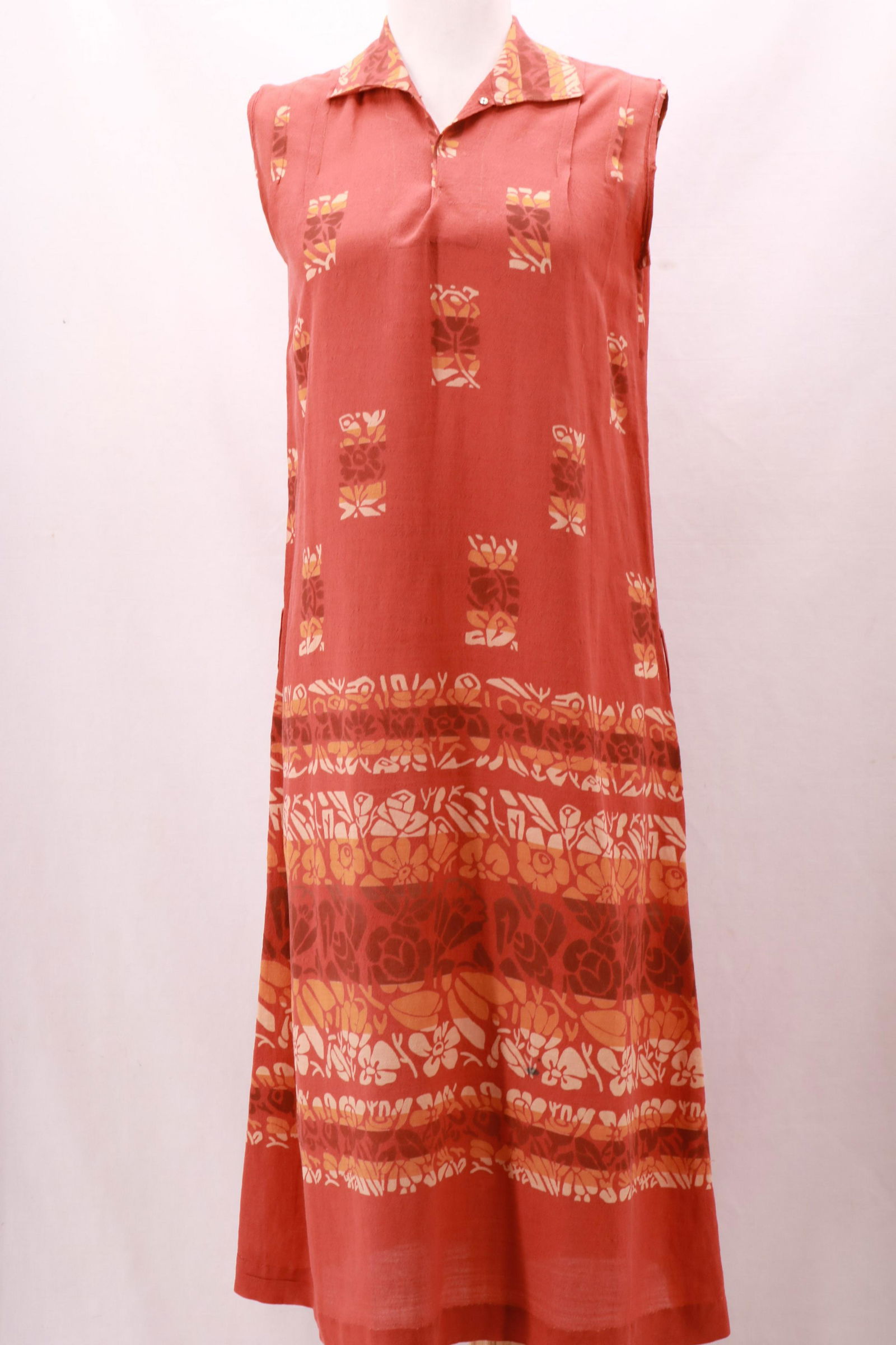 Vintage 1920's Drop Waist Tropical Print Silk Blend: Vintage 1920's Drop Waist Tropical Print Silk Blend Dress. Pleated at each shoulder and the front bodice opening is delicate, hand sewn snaps. One small spot on the front of the skirt. Please see phot