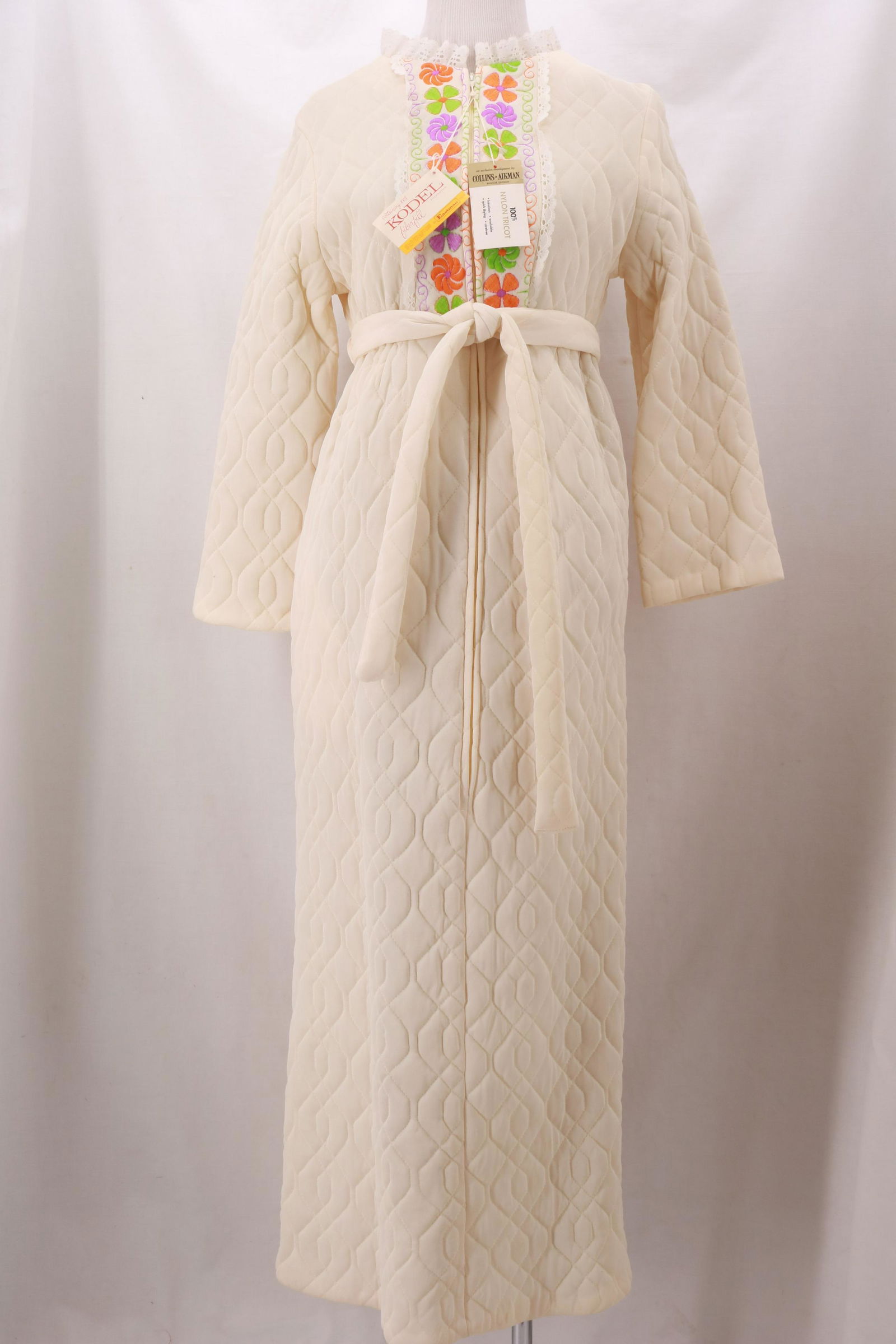 Vintage 1970's Nylon Tricot Quilted Bath Robe- Dead (1 of 11)