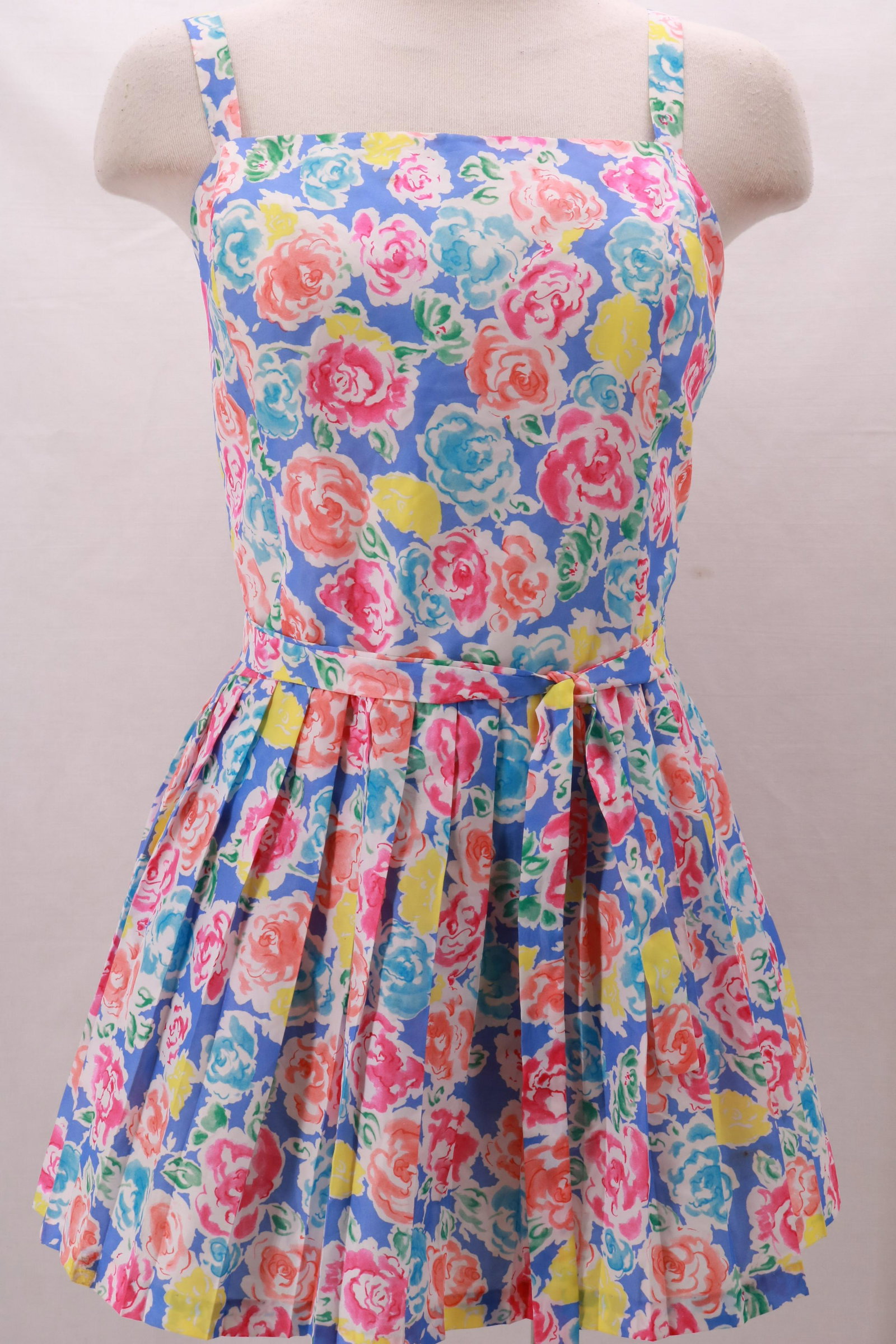 Vintage Floral SEAWAVES Two Piece Bathing/Sun Suit: Vintage Floral SEAWAVES Two Piece Bathing/Sun Suit with pleated skirt, built in bra and matching bottoms. This is a lightweight nylon/poly fabric. Straps are adjustable and there is a 14" metal zipper