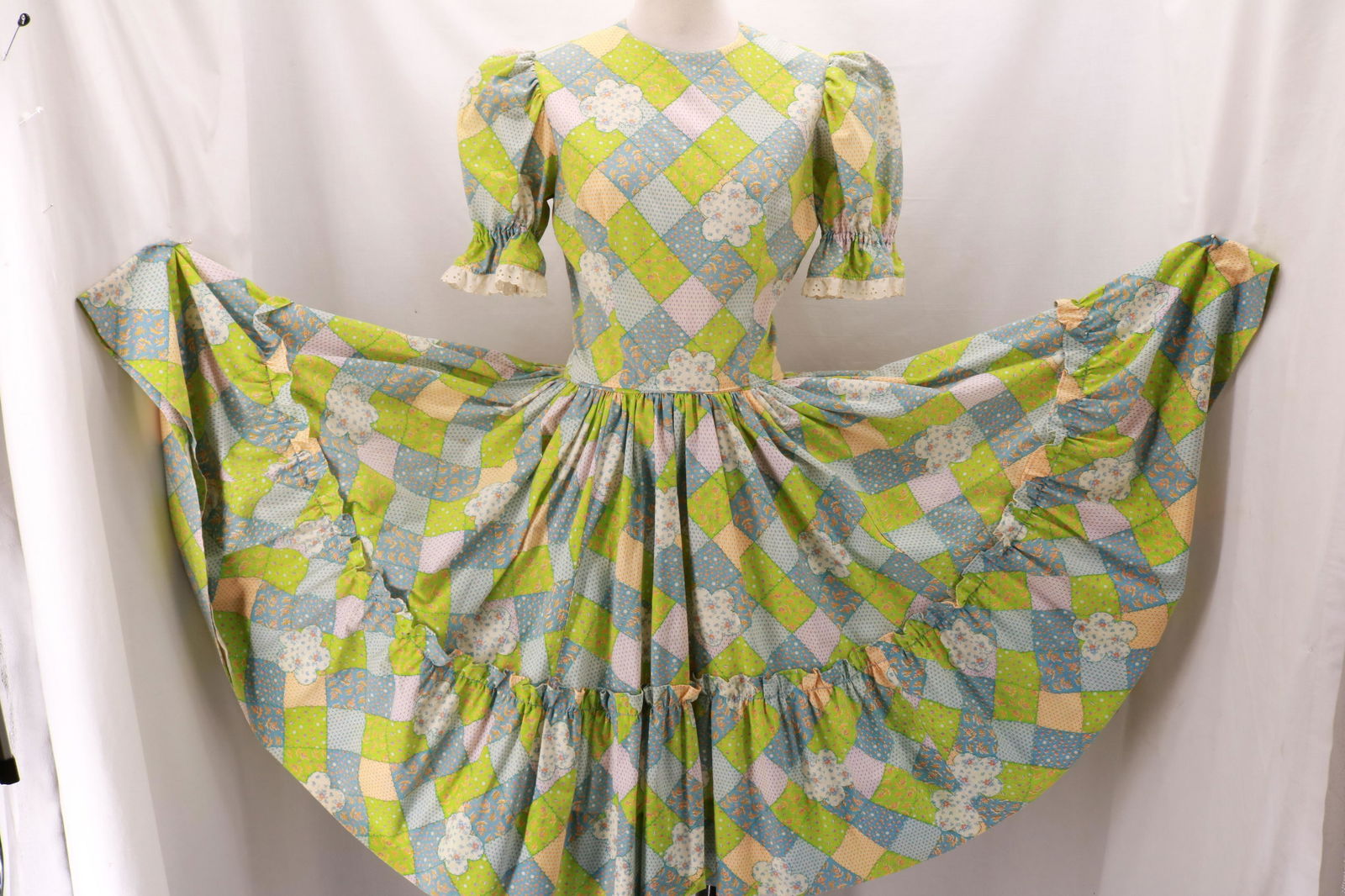 Vintage 1970's Patchwork Pattern Full Circle Skirt (1 of 10)