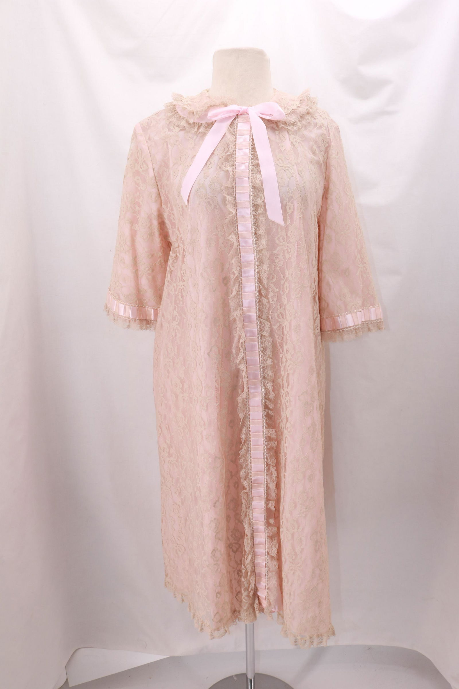 Vintage 1960's MATEJ for ODETTE BARSA Lace Overlay Robe (1 of 7)