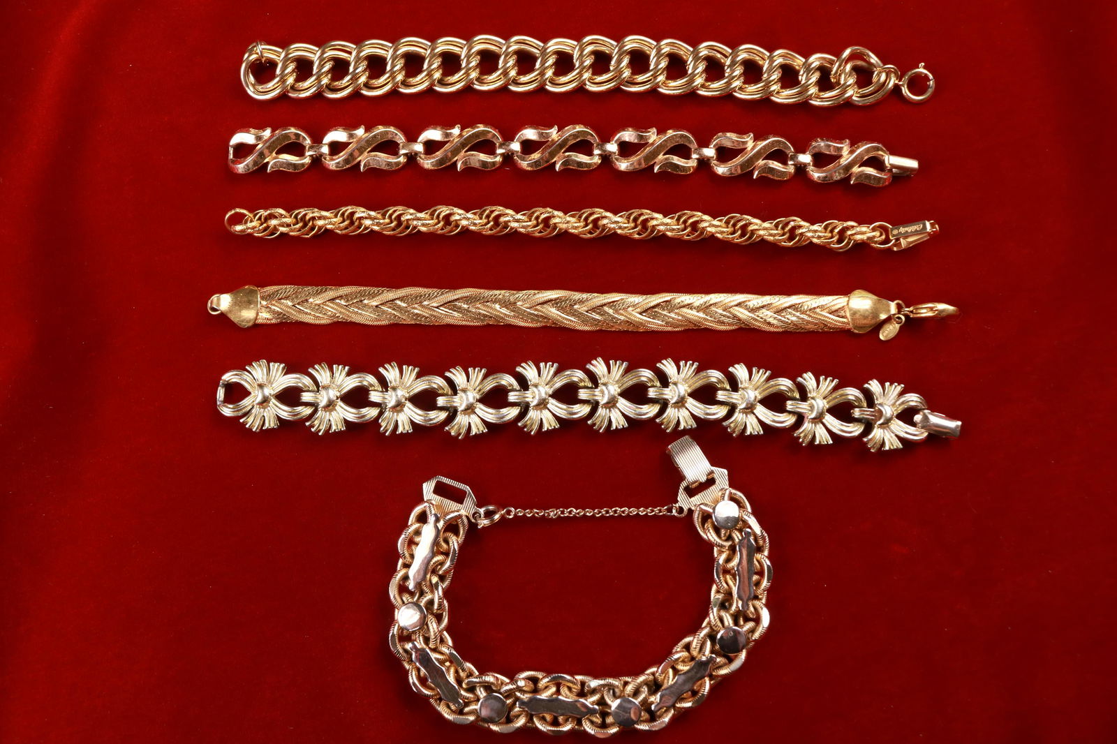 Vintage Lot Gold Tone Bracelets Money Trifari Celebrity: This lot shines with 6 bracelets from the names you love to collect. They are about 7" - 7.25" long.