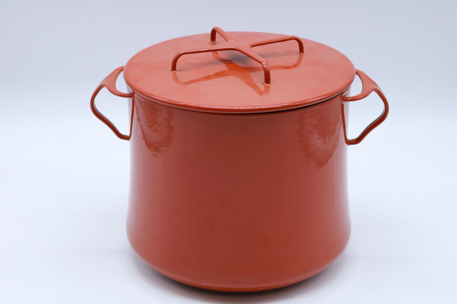 Vintage Pumpkin Orange Enamel DANSK Dutch Oven Covered: The color pops on this and the handles are very unique on the sides with three point connections and the lid cover has four point connections. Pot measures 8" tall (not considering the lid) and about 