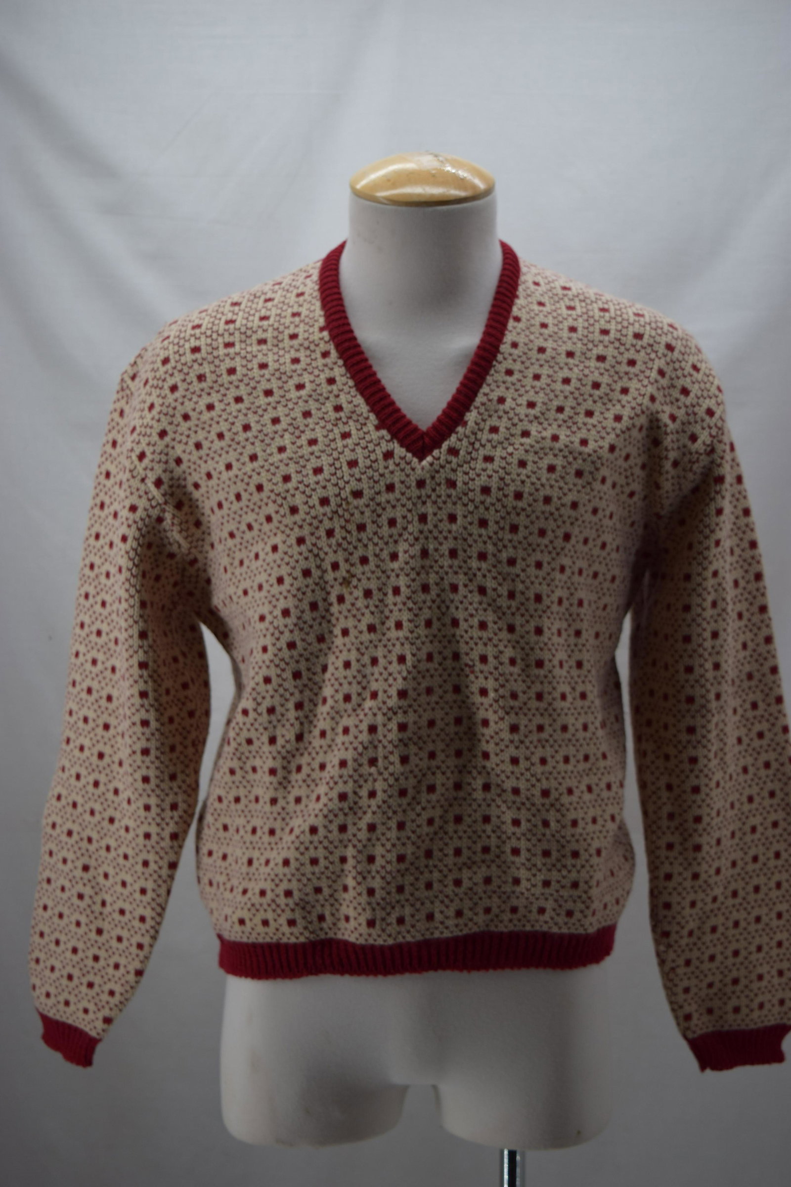 1960'S KANDAHAR MEN'S WORSTED WOOL SWEATER: CHEST 46, 100% virgin worsted wool sweater. Has spot center front.