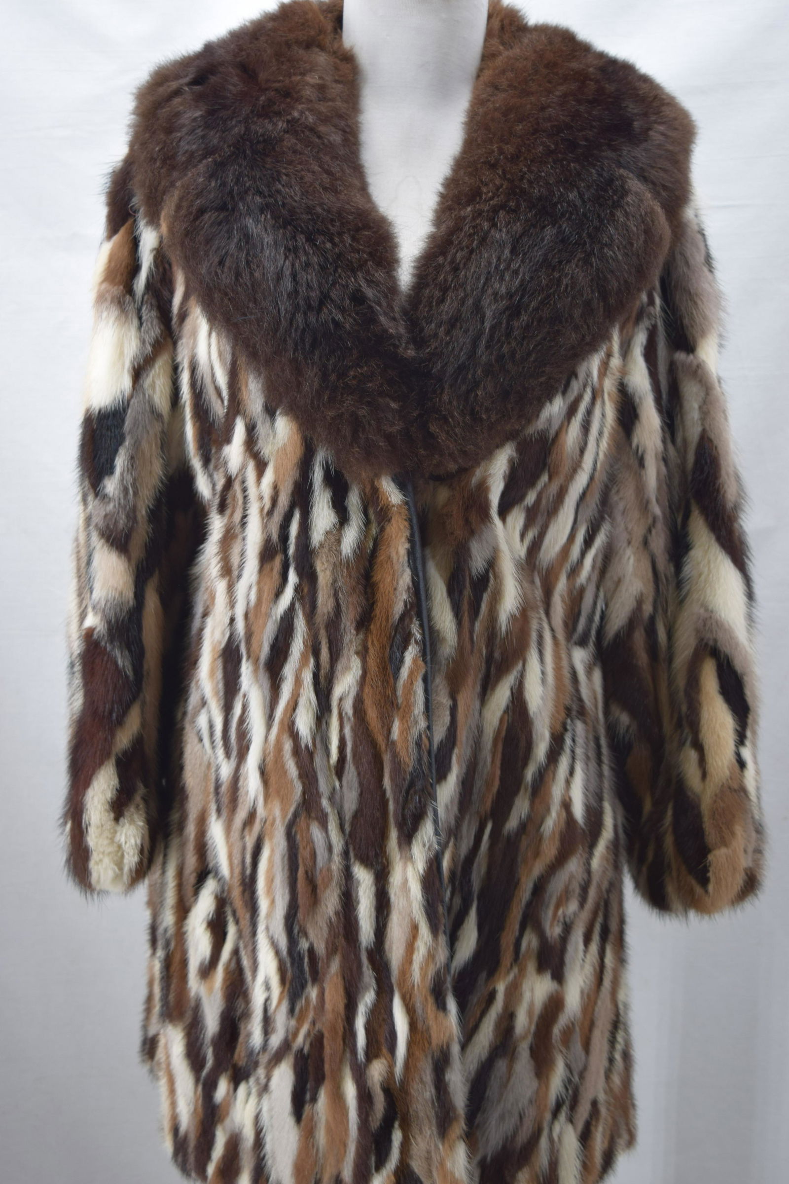1970'S MINK FUR COAT: BUST 38, Various types of mink, Large plush fur collar. Break at seam on left breast and right underarm. Good condition.