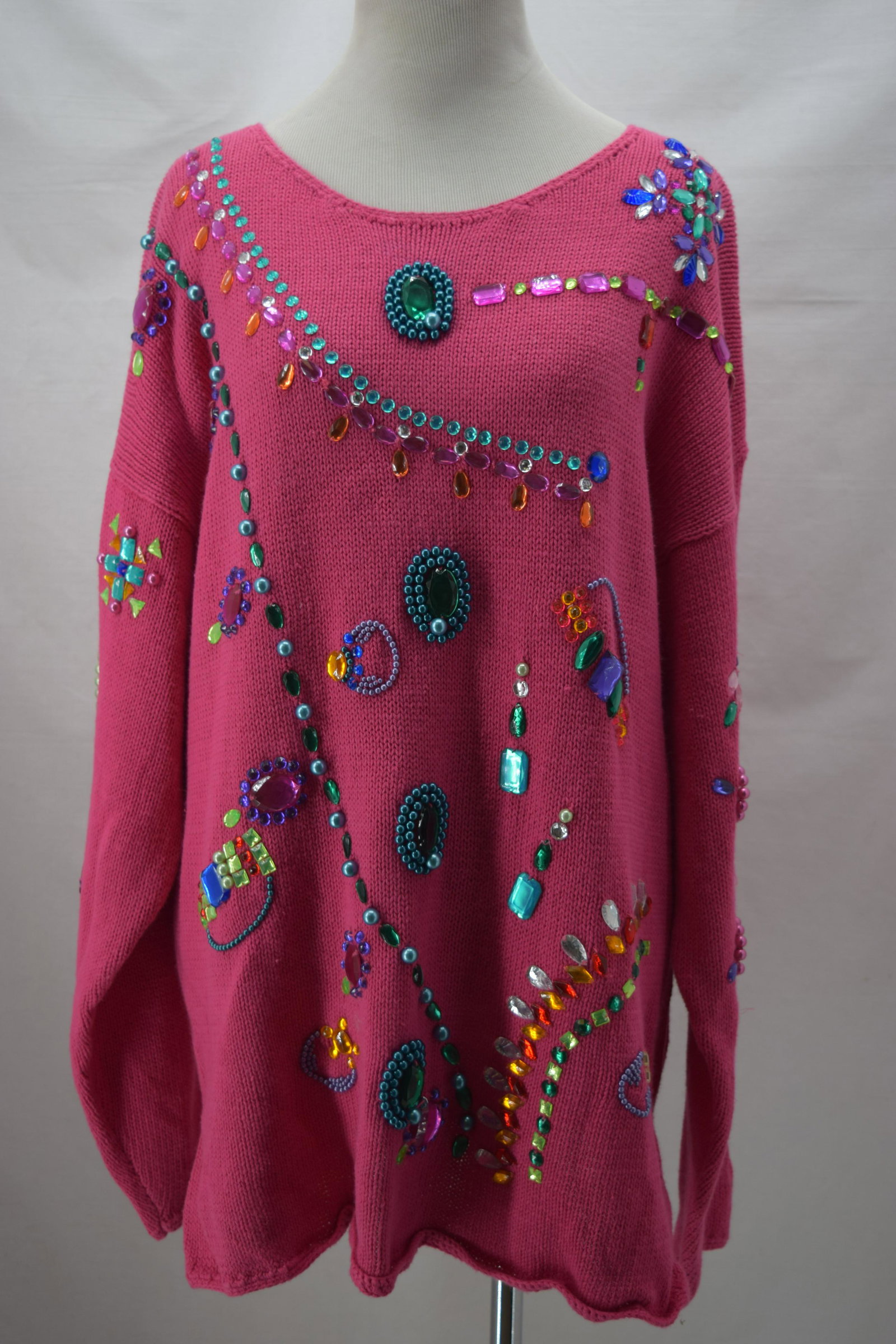 1980'S JEWELED HOT PINK SWEATER: BUST 46, Knit fabric. By Simply Tops. Jewels are made to represent various types of jewelry. Good condition, needs to be aired out.