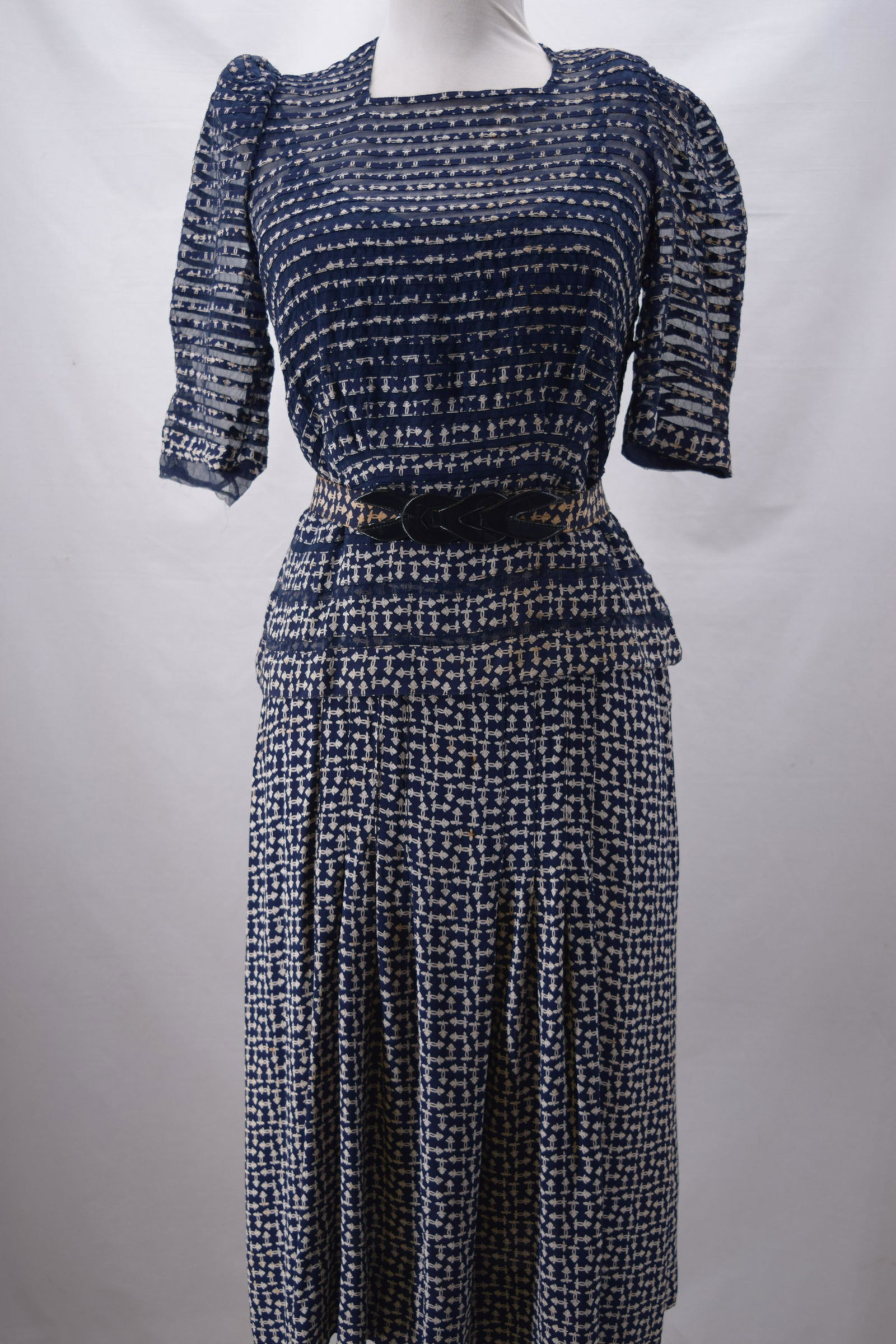 1940'S YOUTH EFFECT FROCK DRESS (1 of 10)